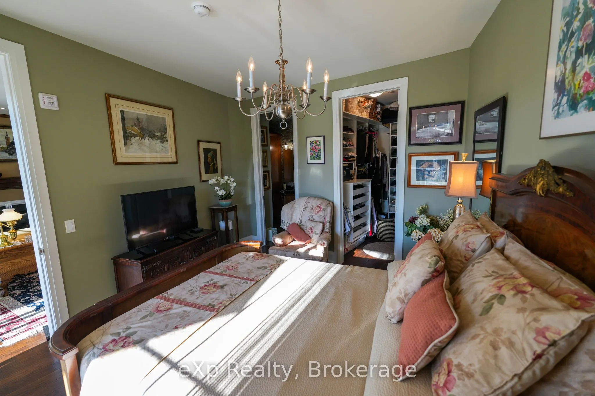 80 9th Street E, #203