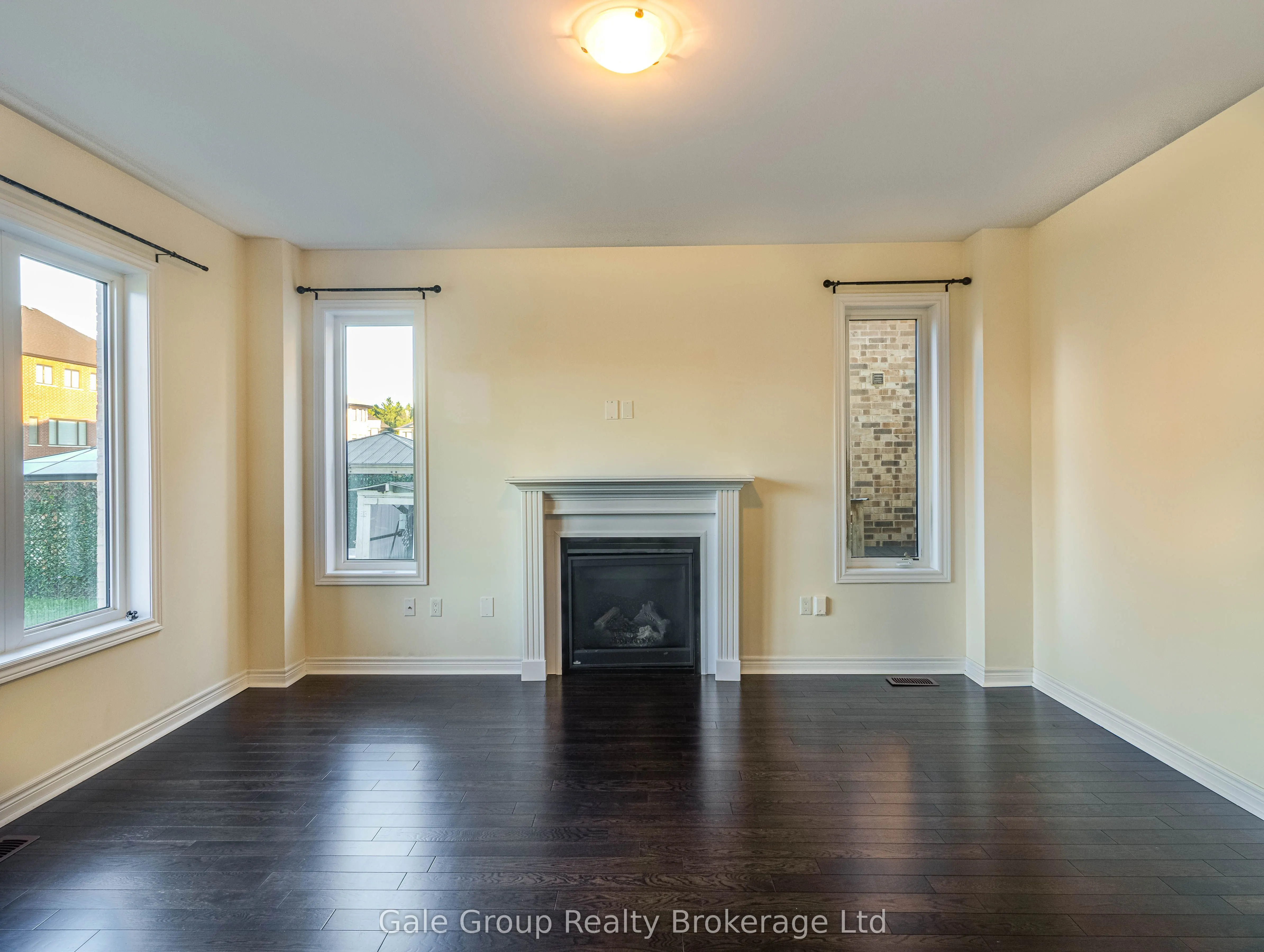 200 Harcourt Crescent S