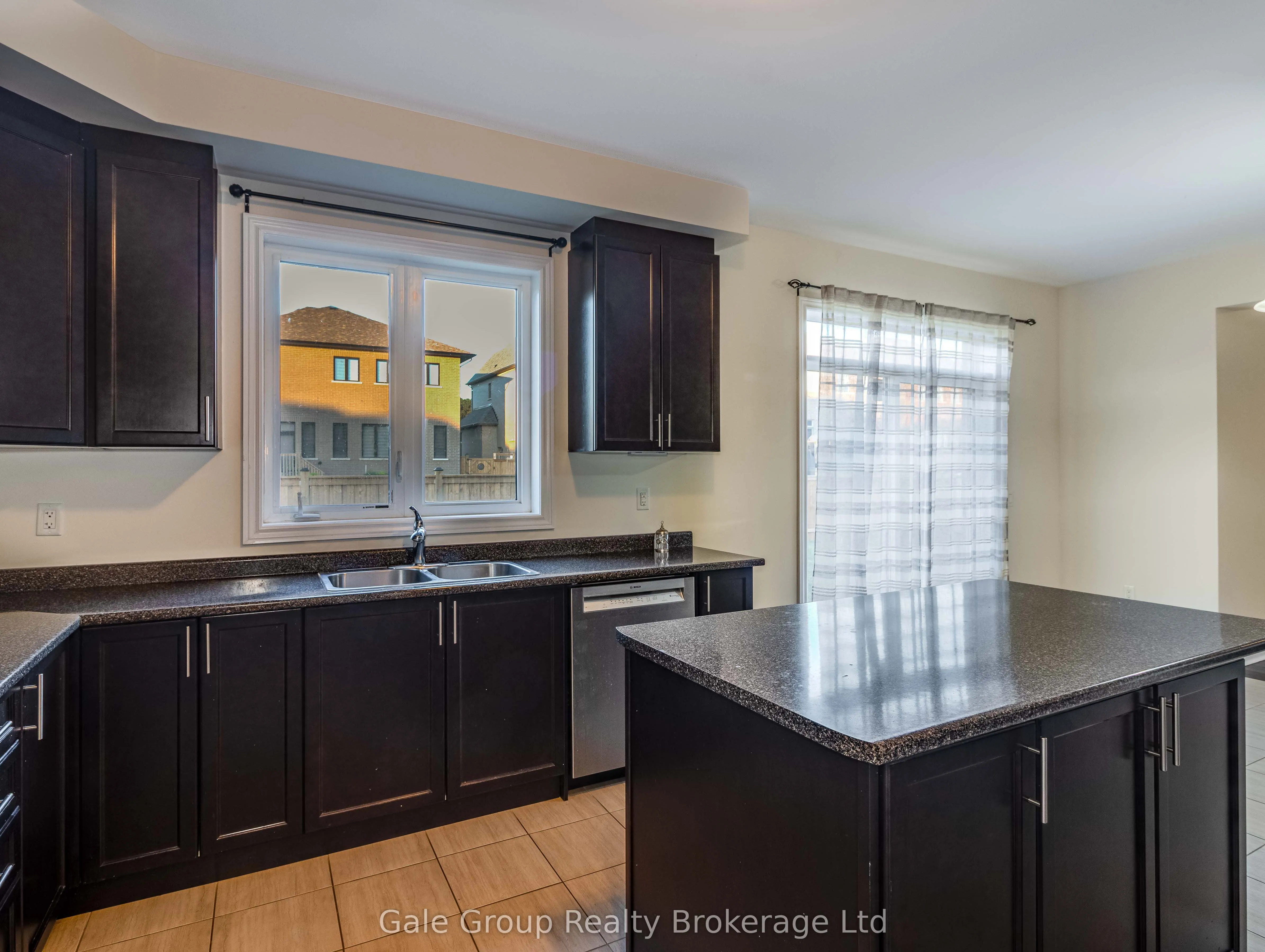 200 Harcourt Crescent S