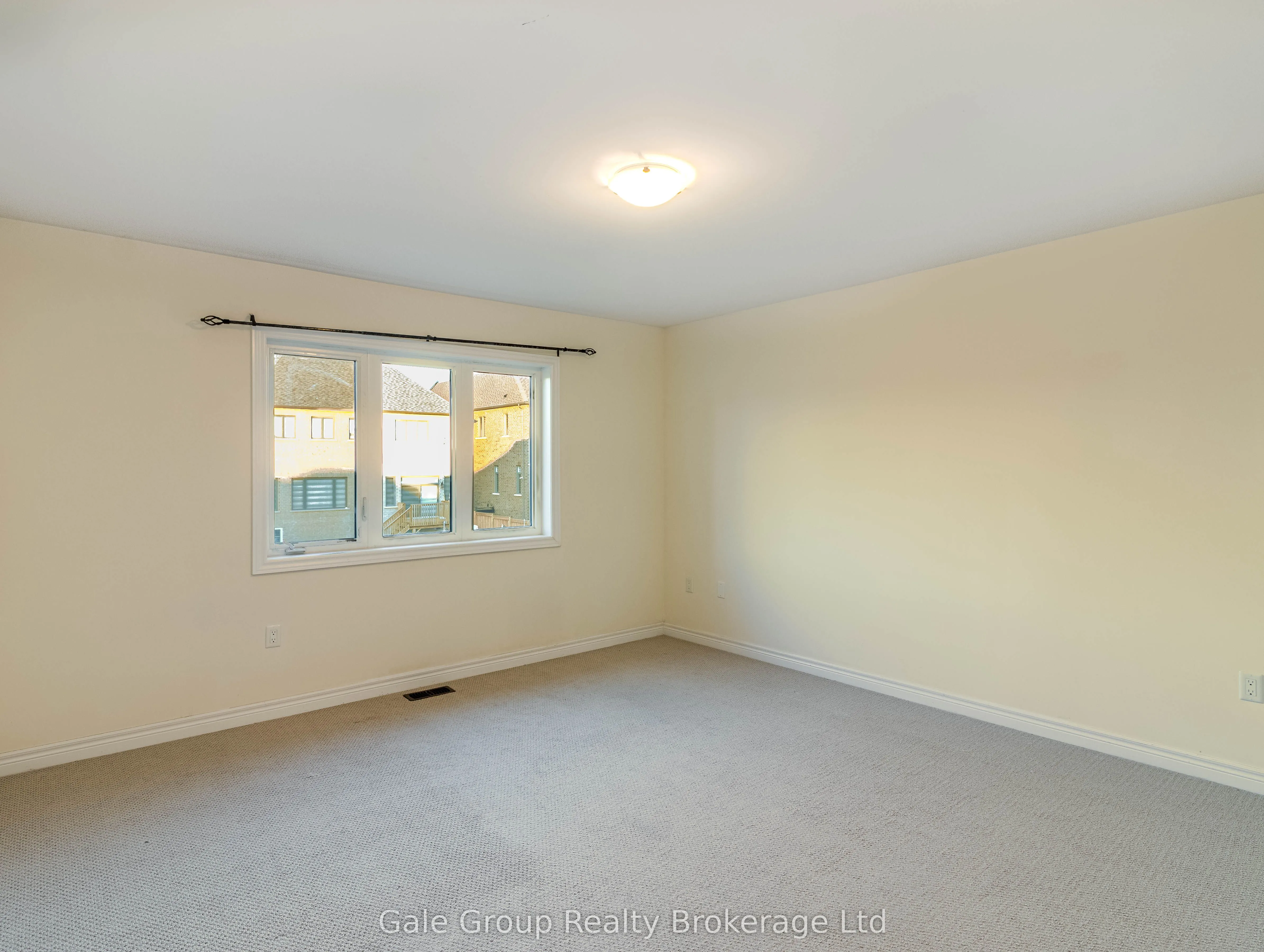 200 Harcourt Crescent S