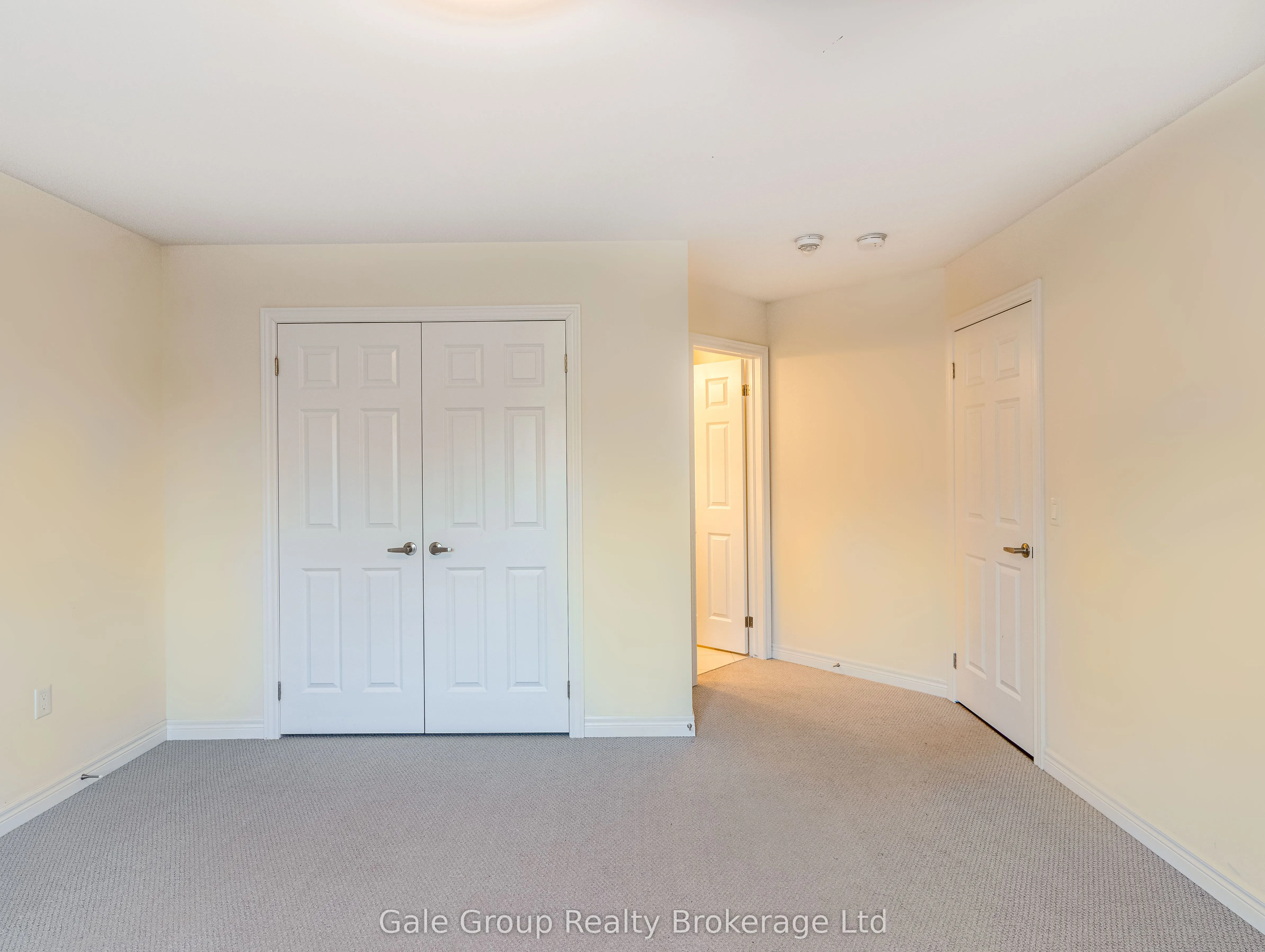 200 Harcourt Crescent S