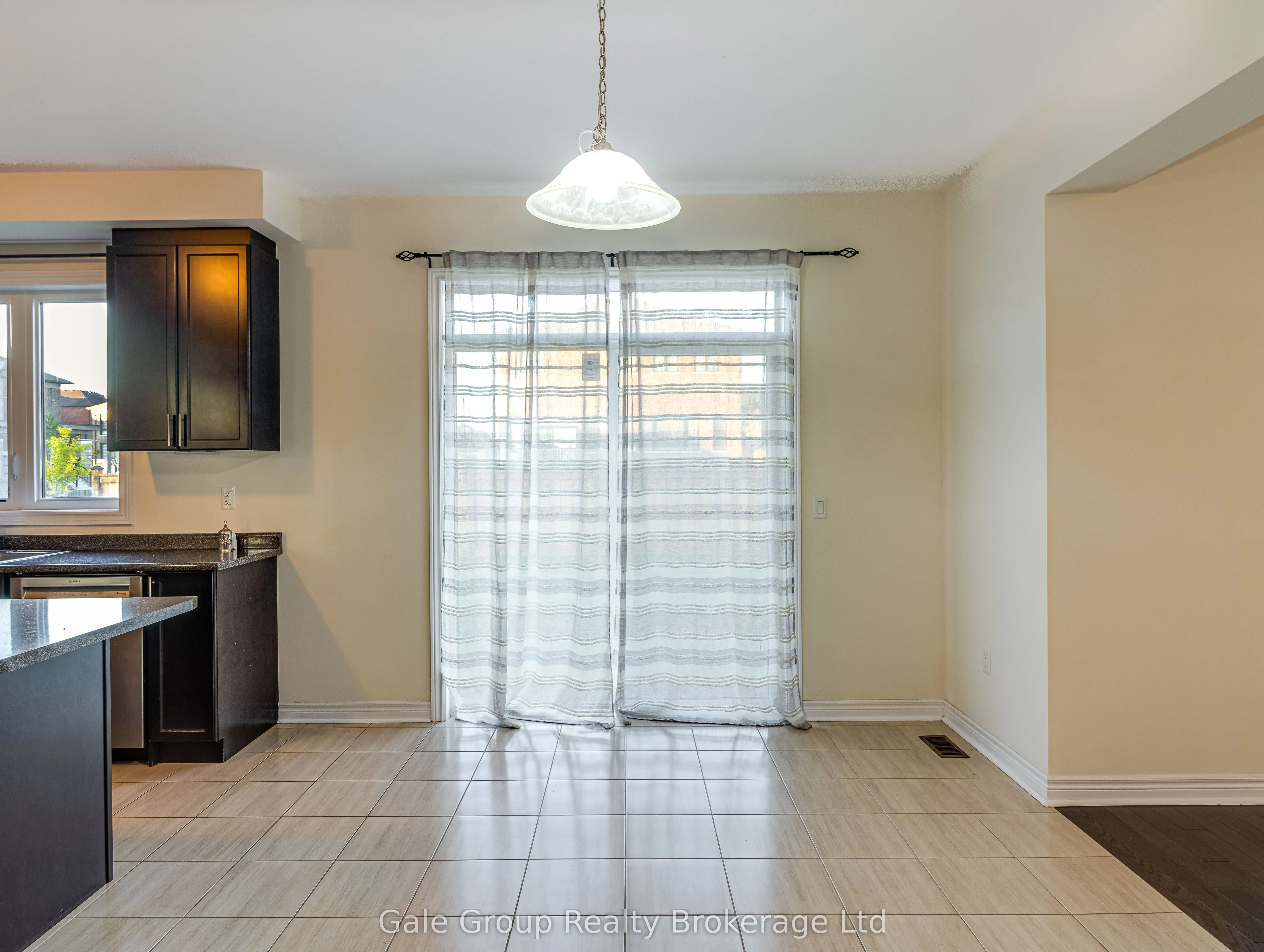 200 Harcourt Crescent S