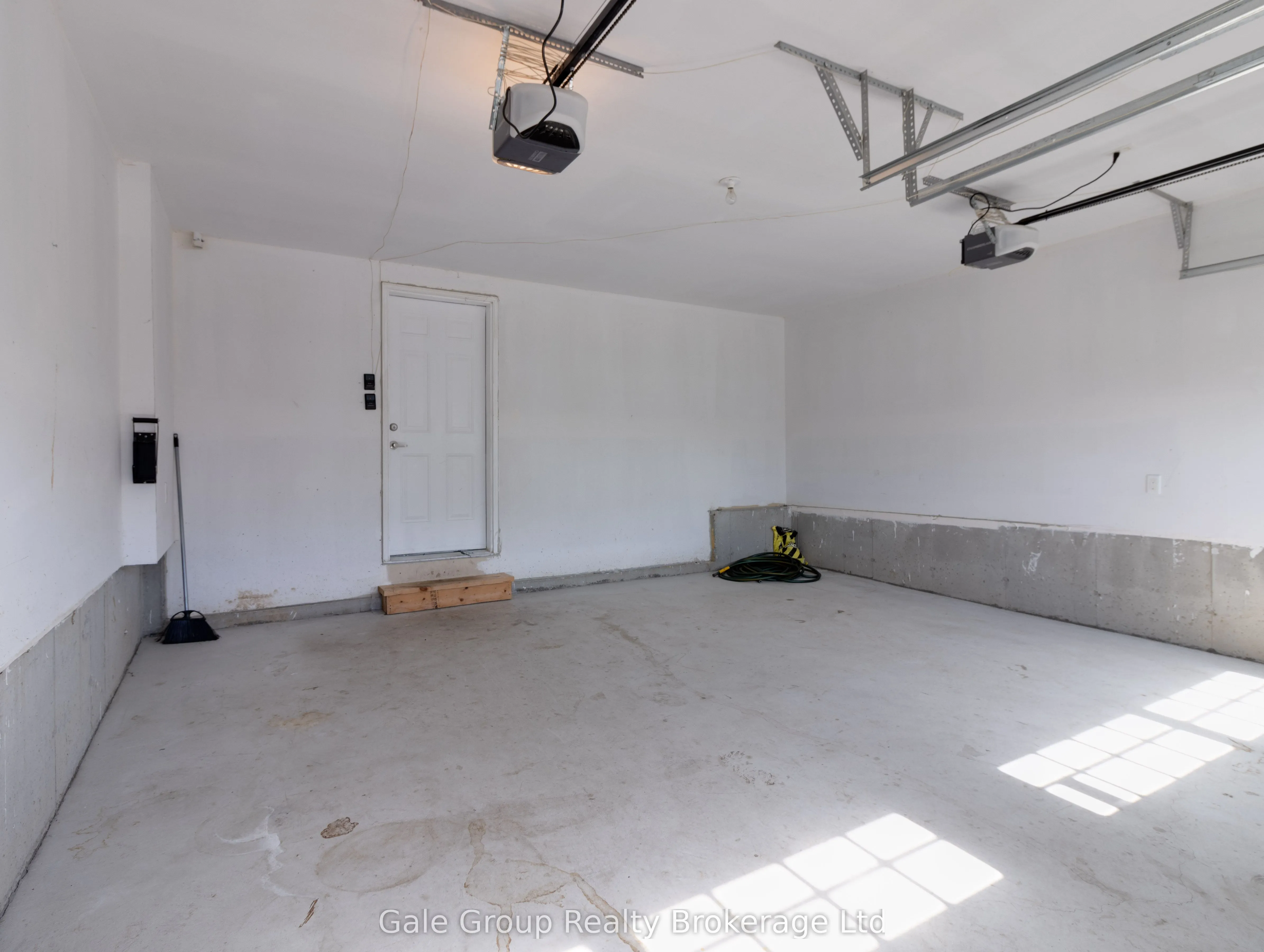 200 Harcourt Crescent S