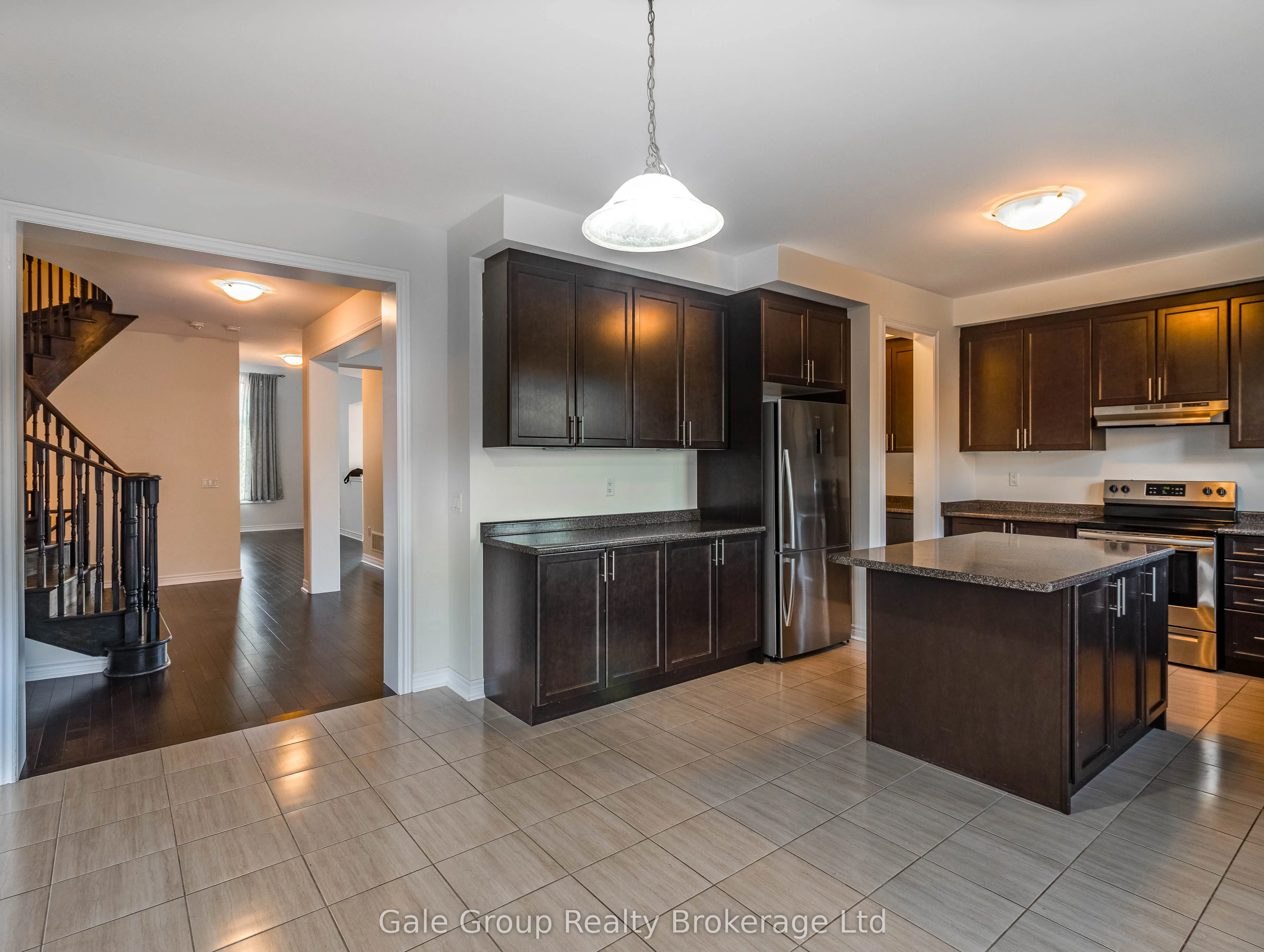 200 Harcourt Crescent S