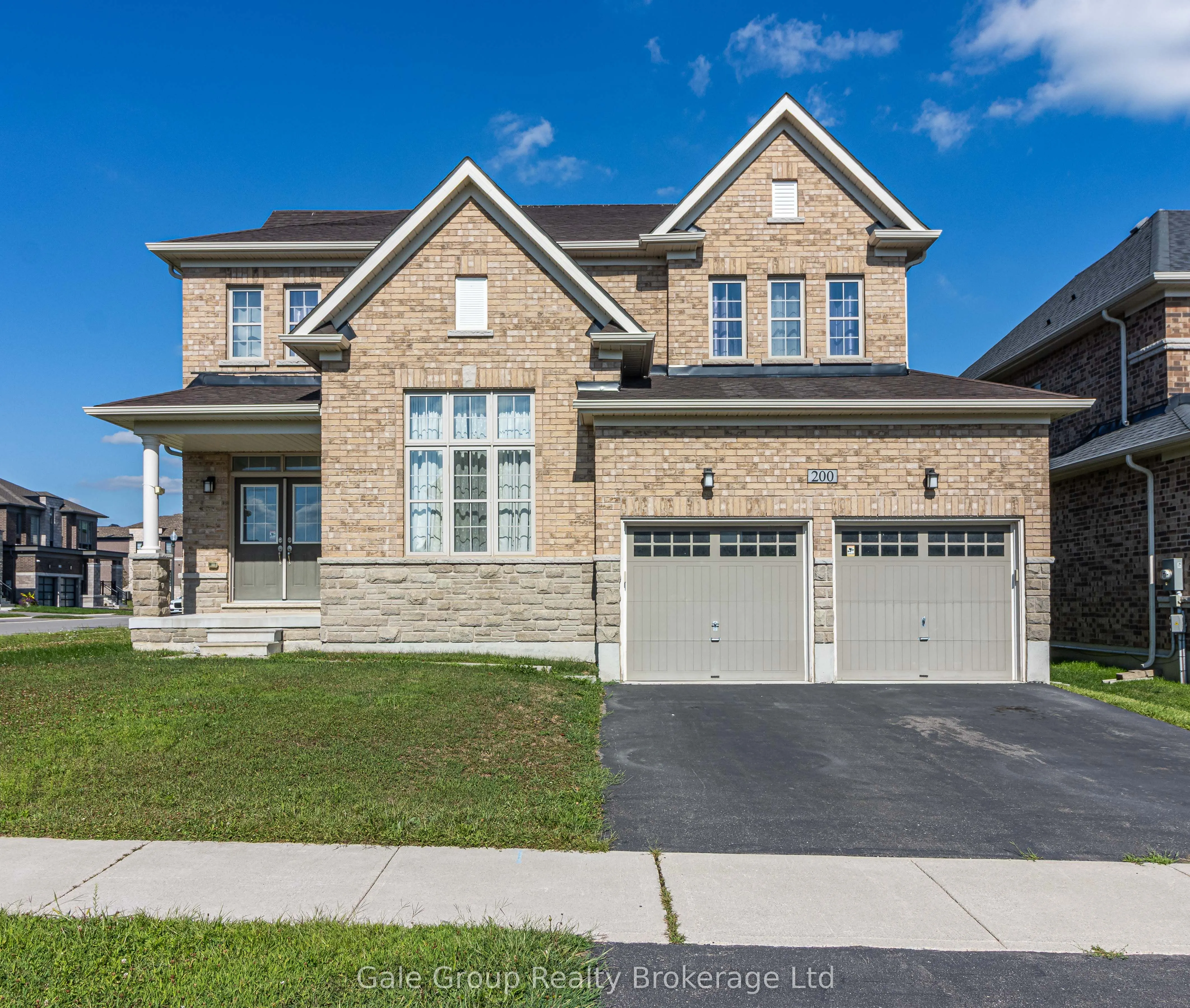 200 Harcourt Crescent S