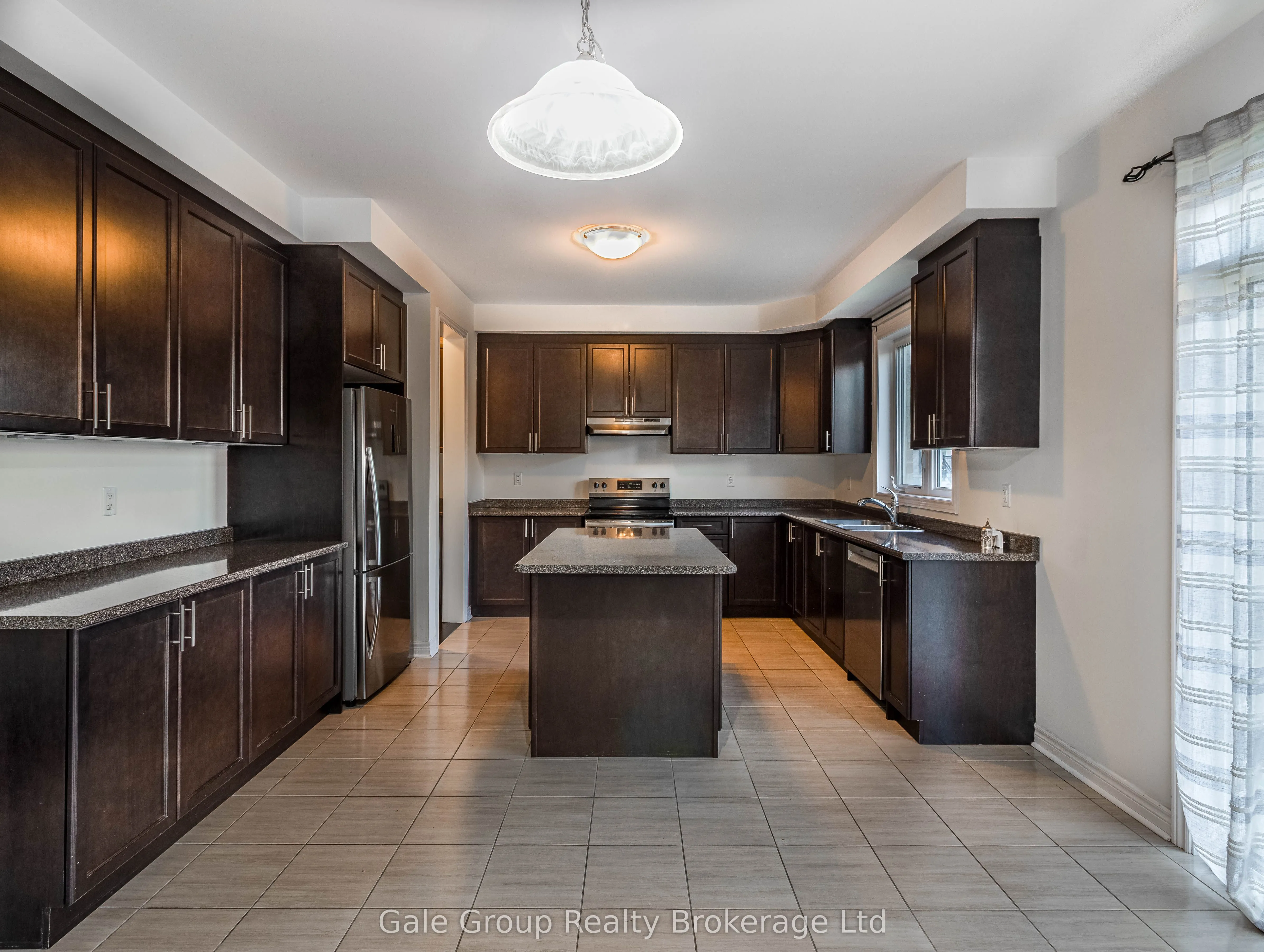 200 Harcourt Crescent S