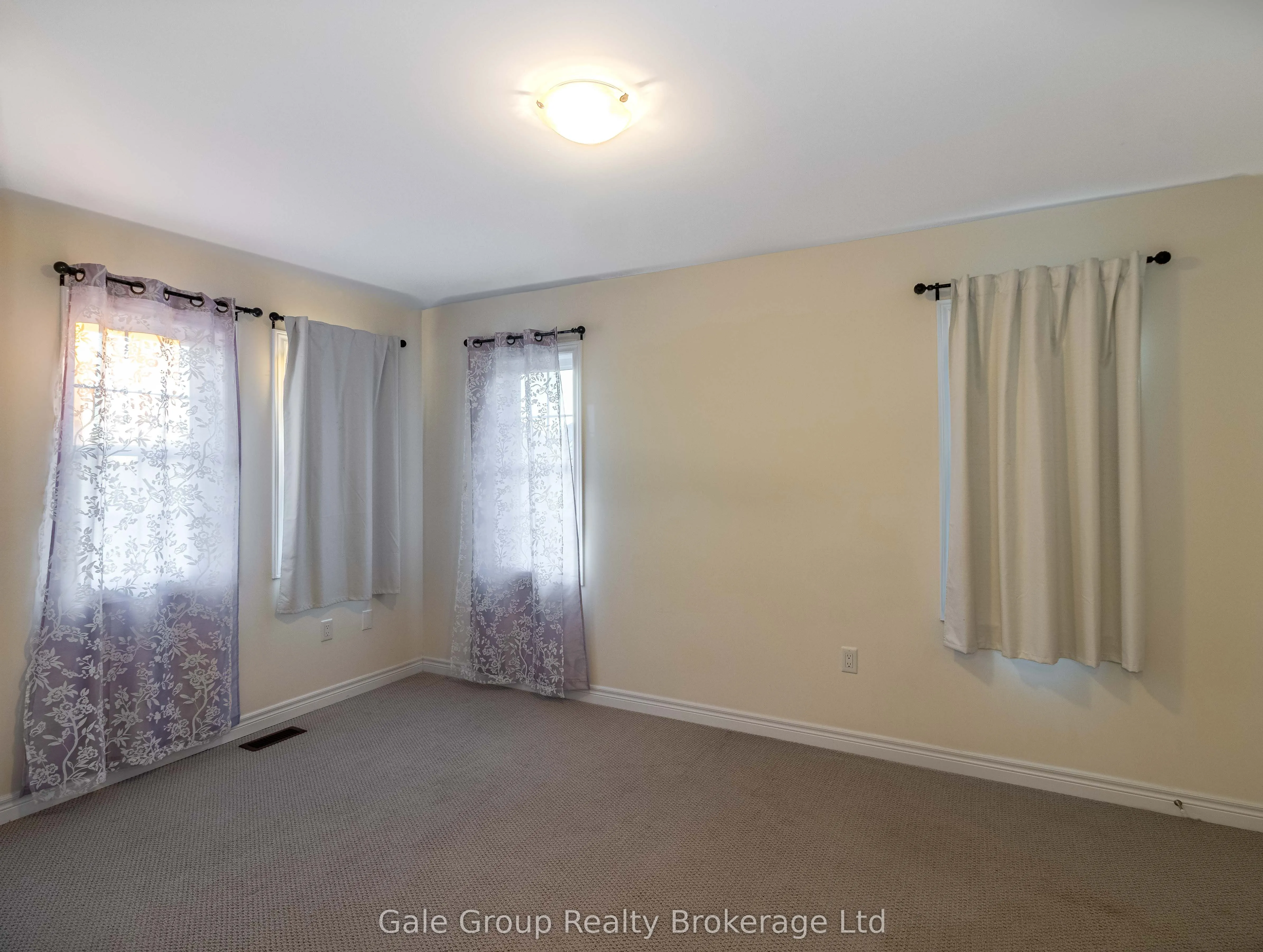 200 Harcourt Crescent S