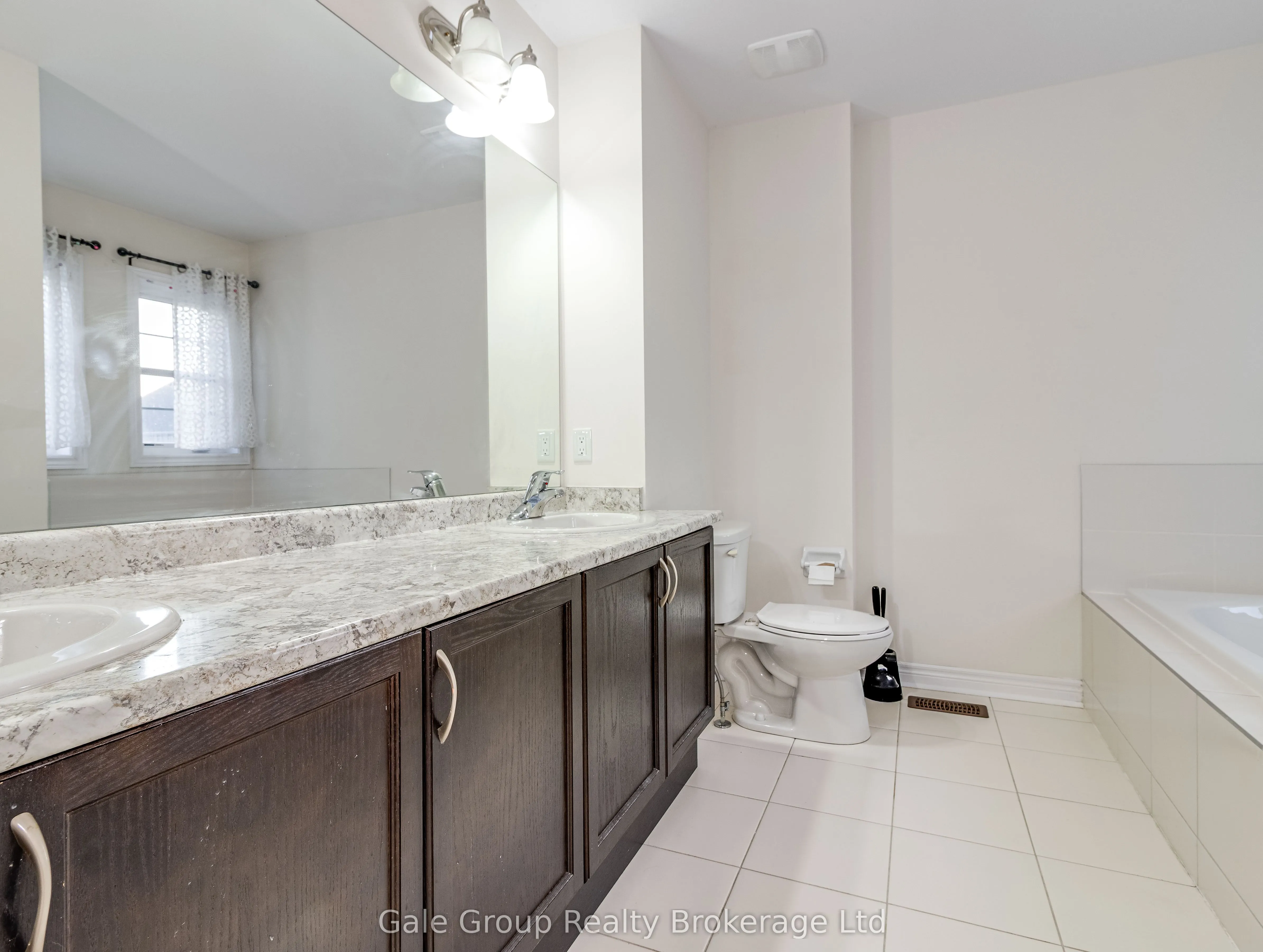 200 Harcourt Crescent S