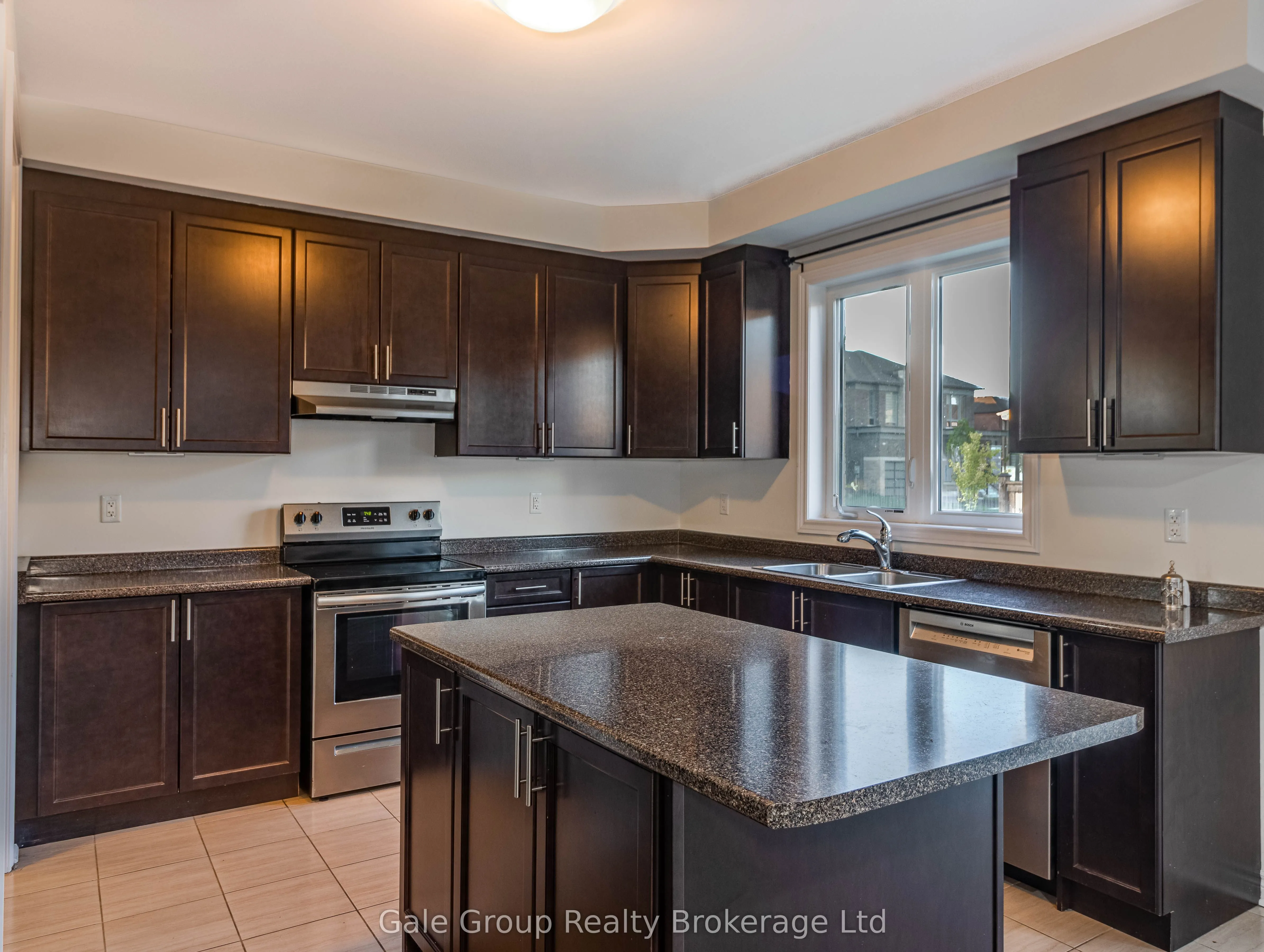 200 Harcourt Crescent S