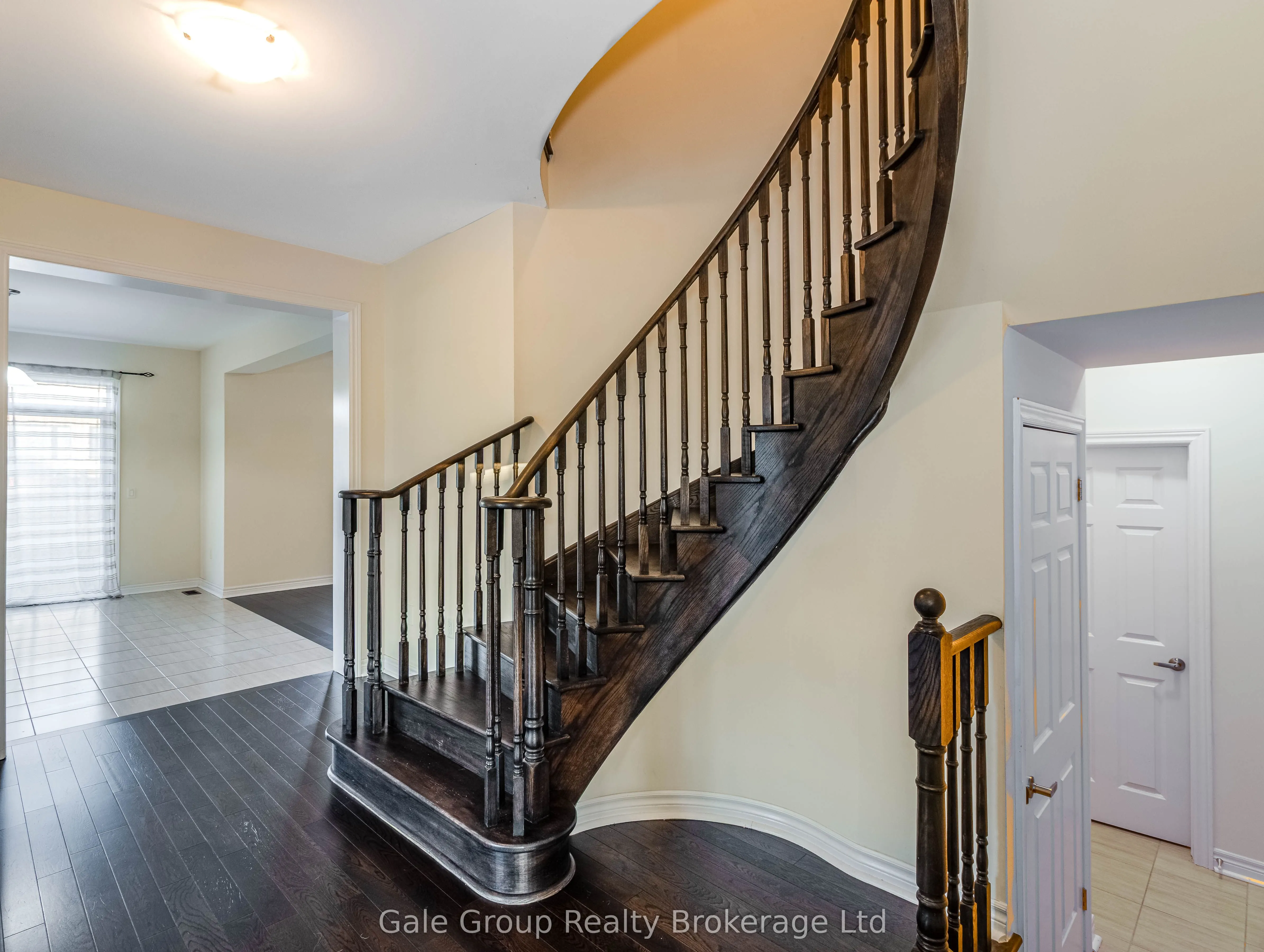200 Harcourt Crescent S