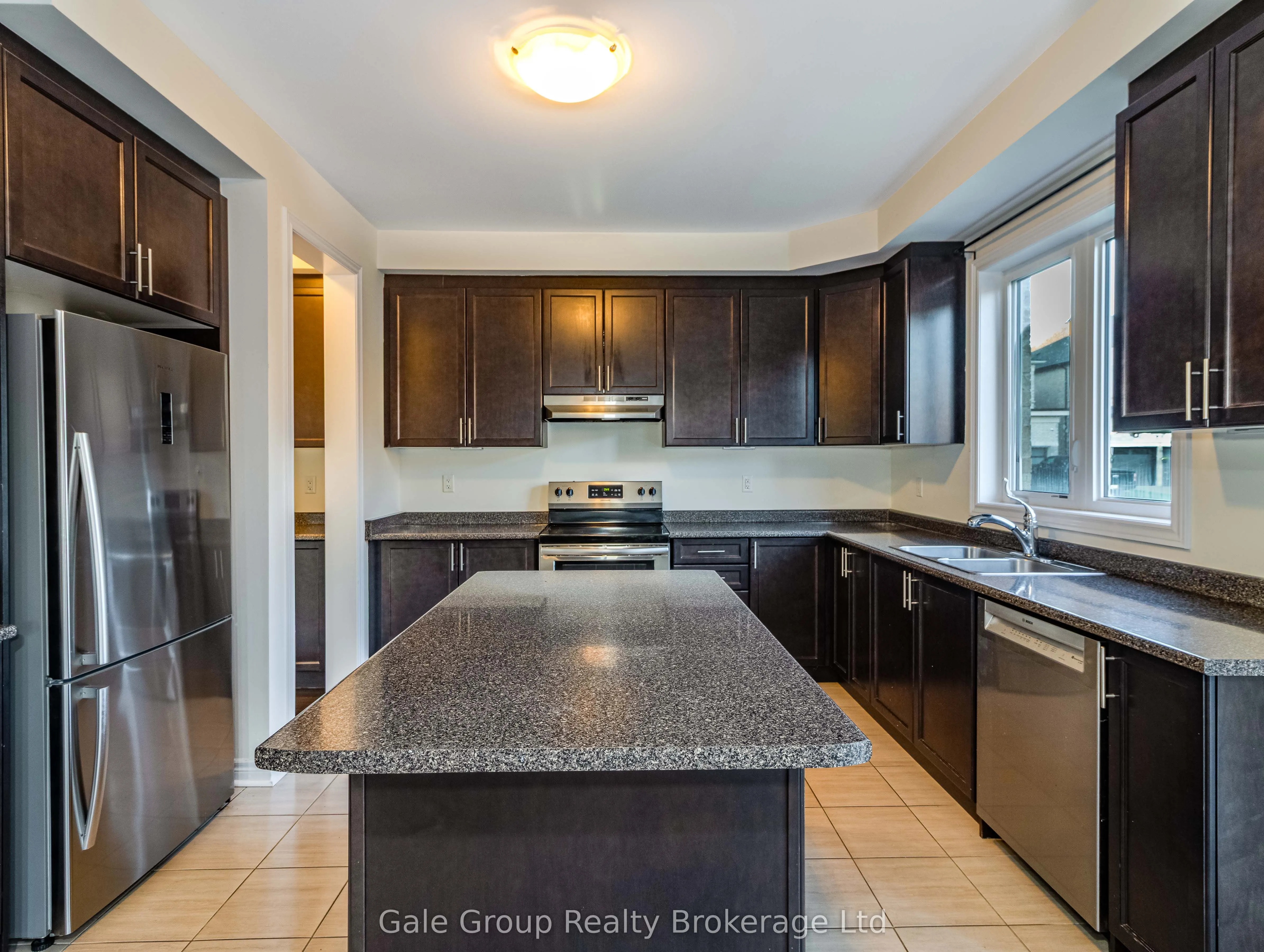 200 Harcourt Crescent S