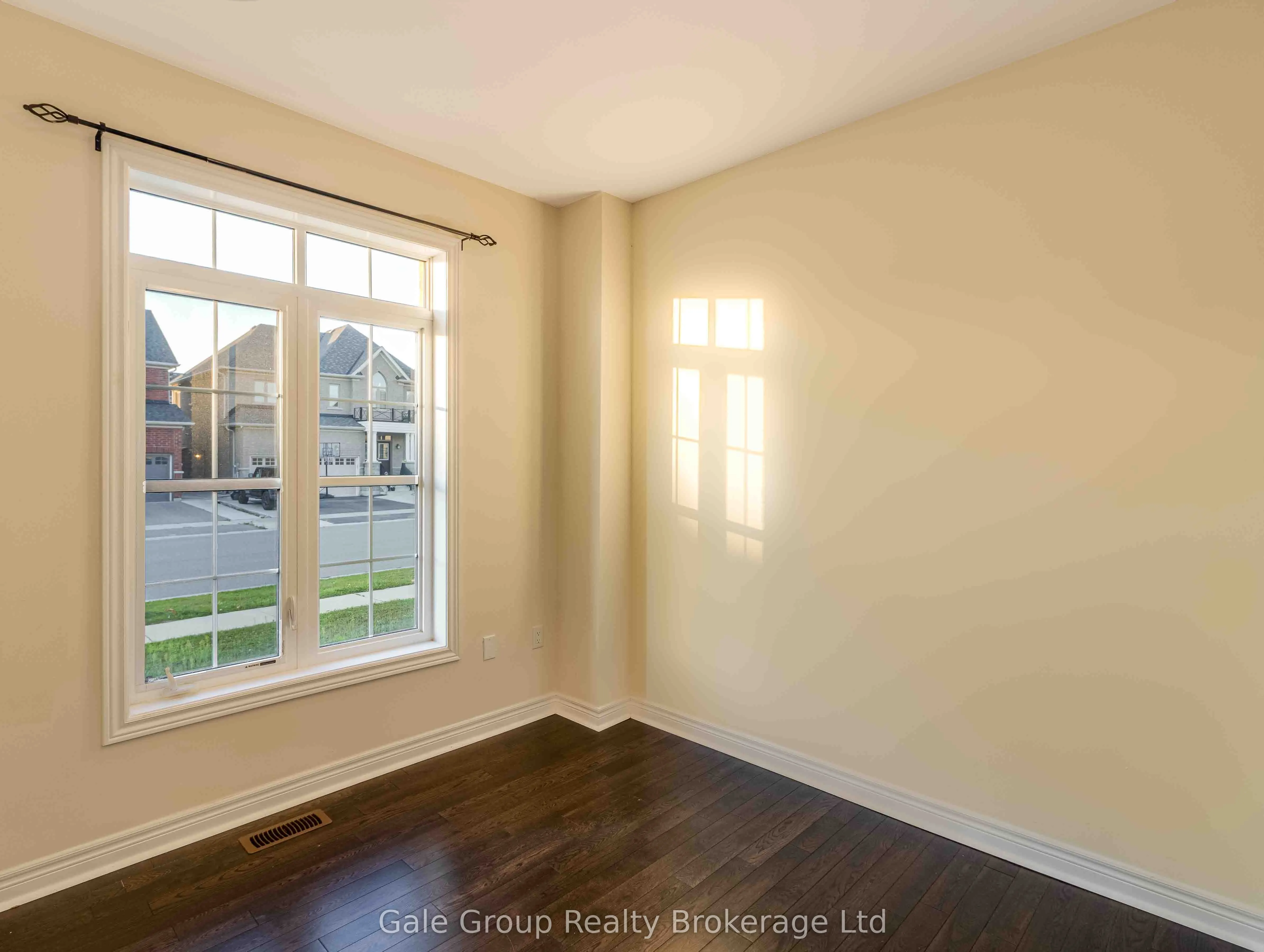 200 Harcourt Crescent S