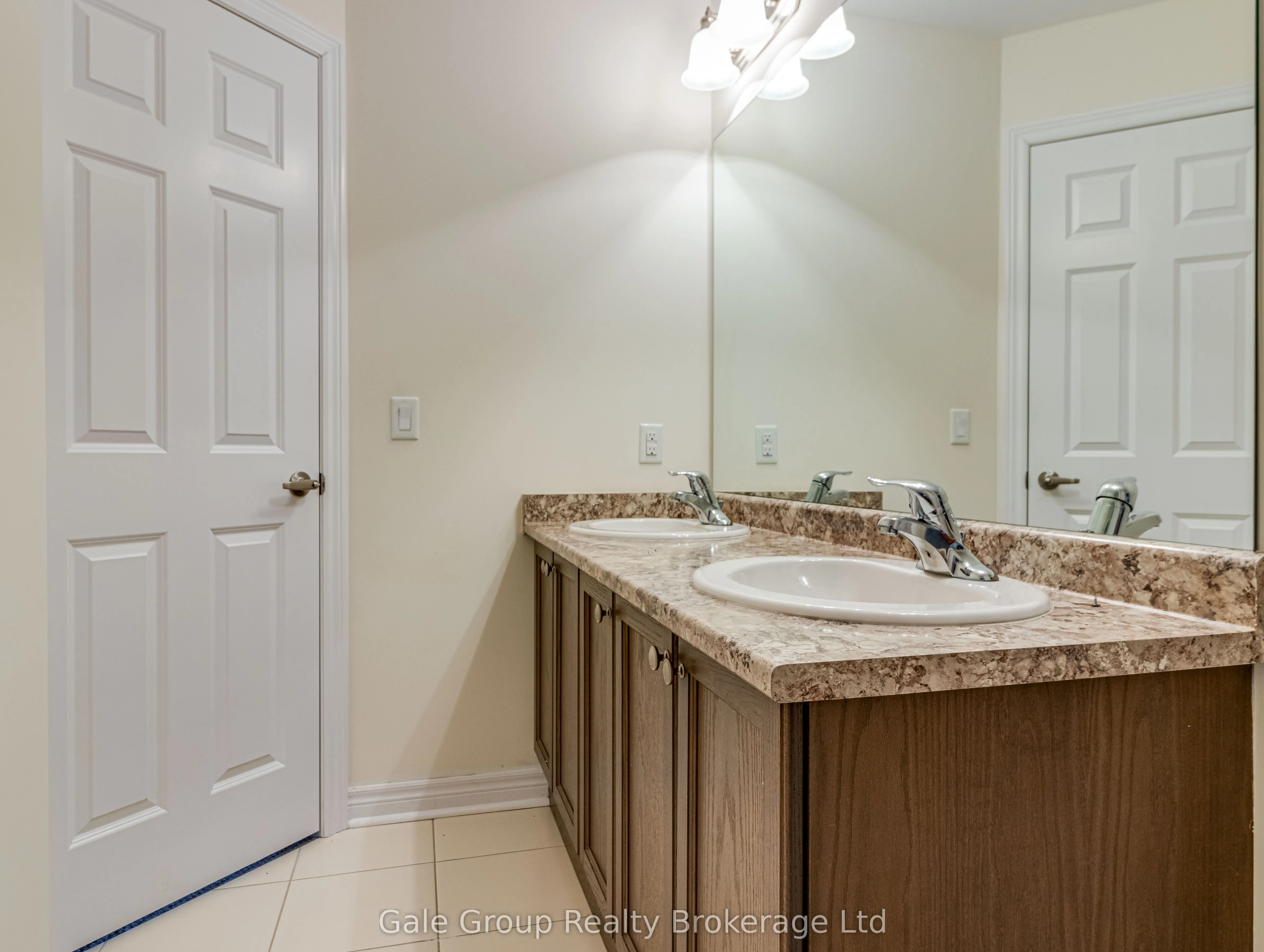 200 Harcourt Crescent S