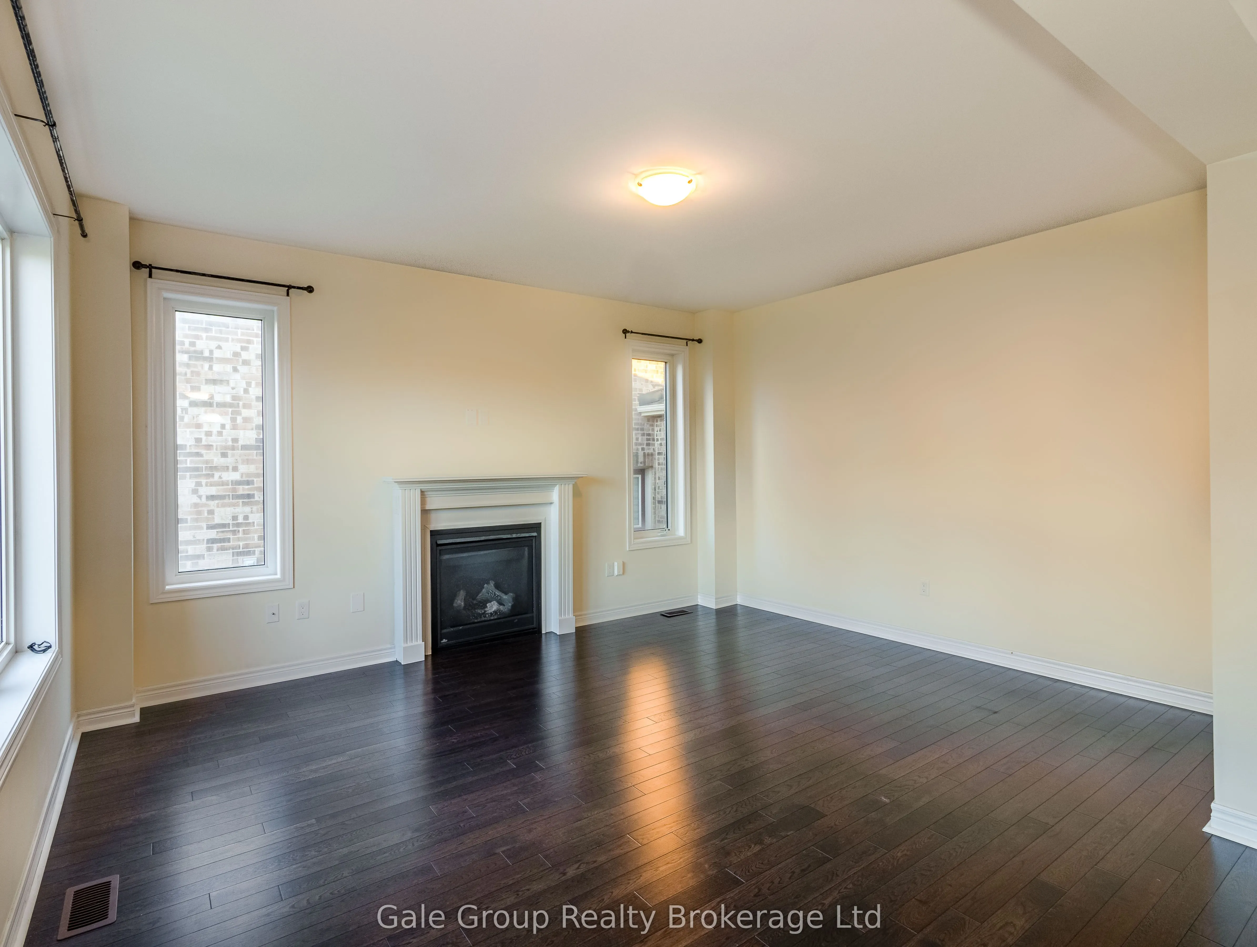 200 Harcourt Crescent S