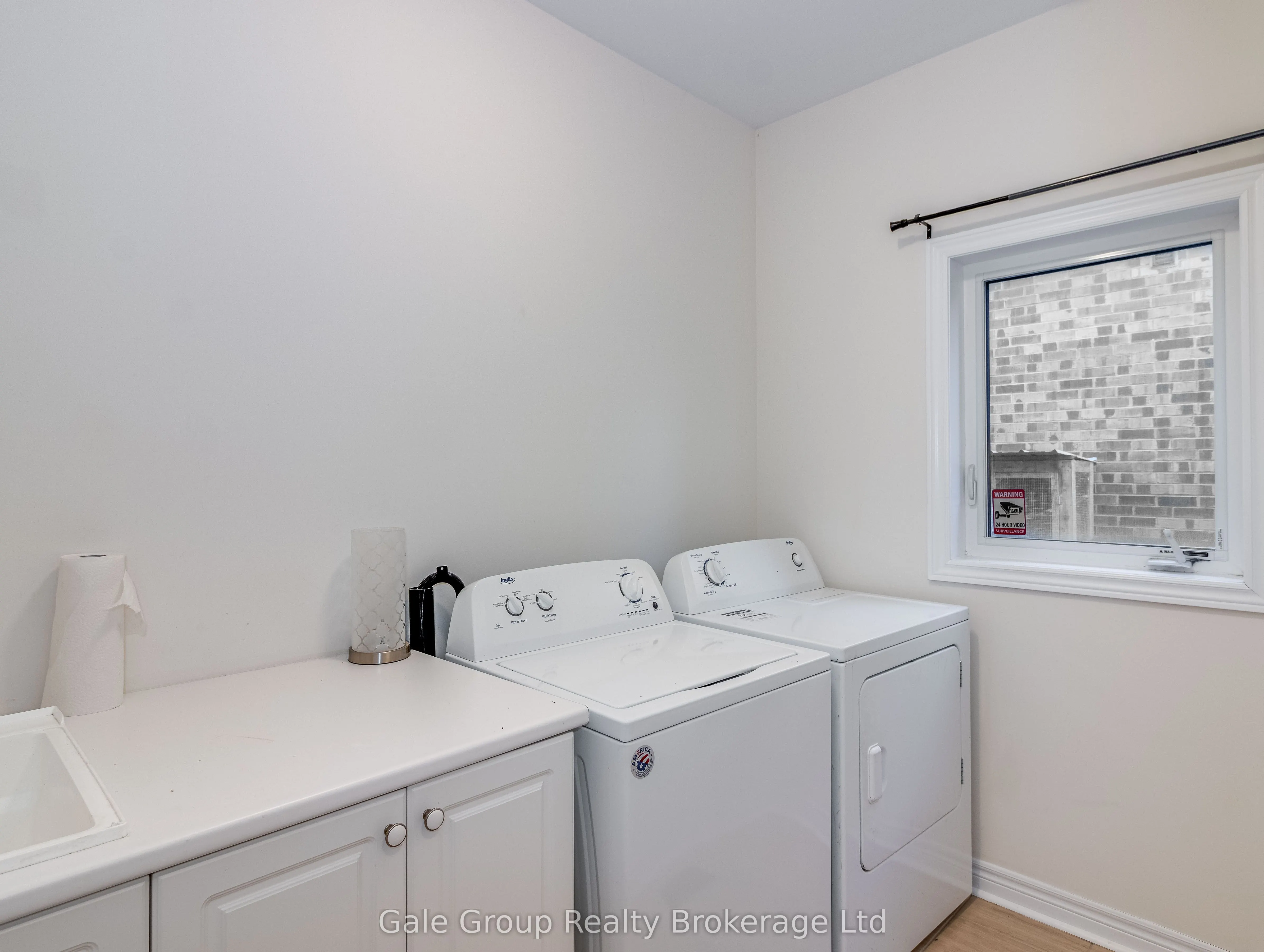 200 Harcourt Crescent S