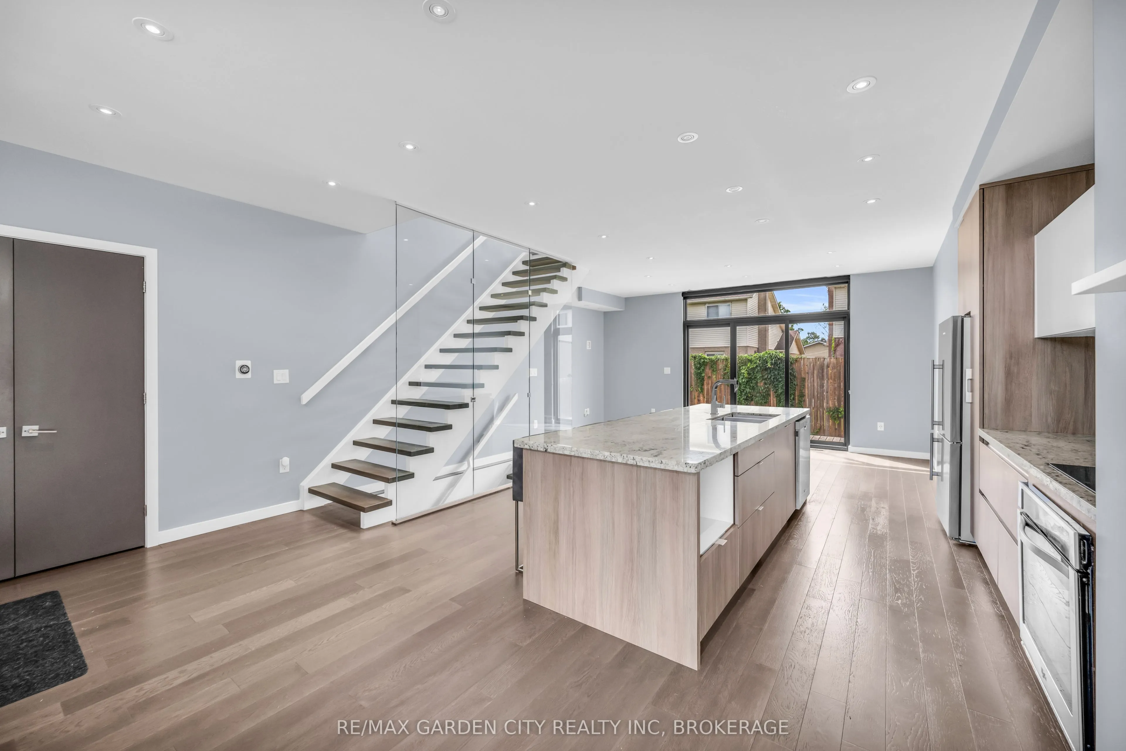 12 1/2 BEAMER Court