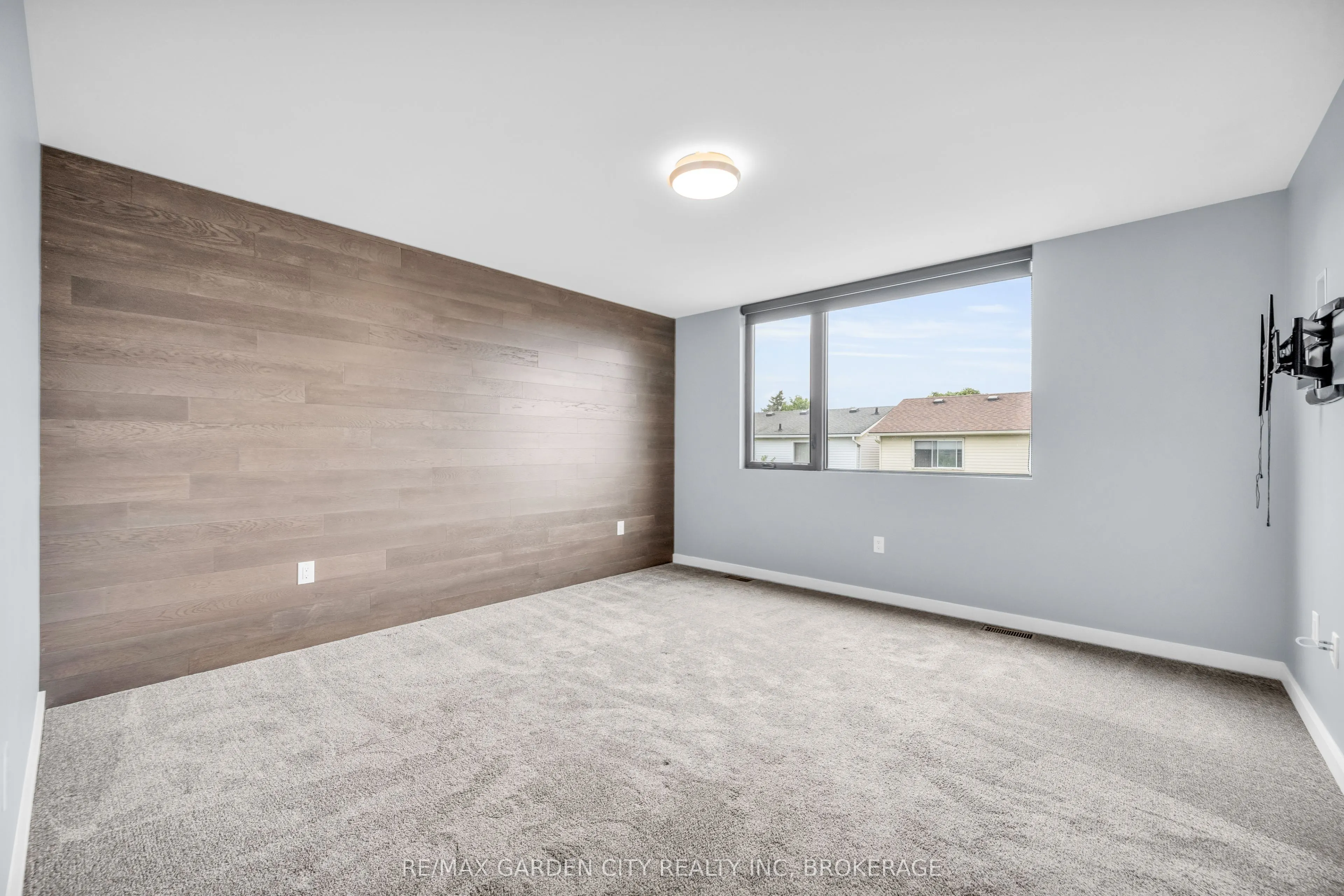 12 1/2 BEAMER Court