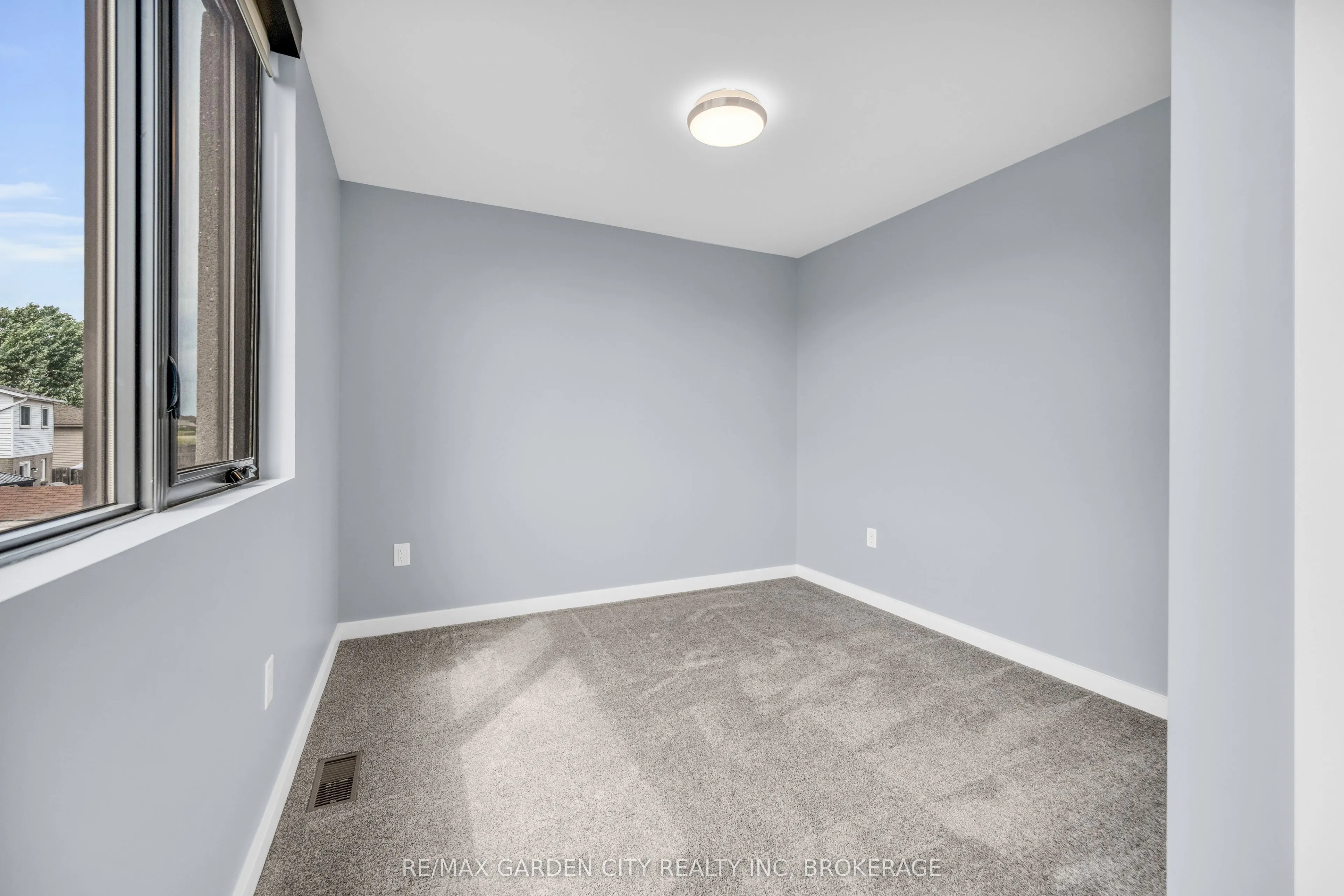 12 1/2 BEAMER Court