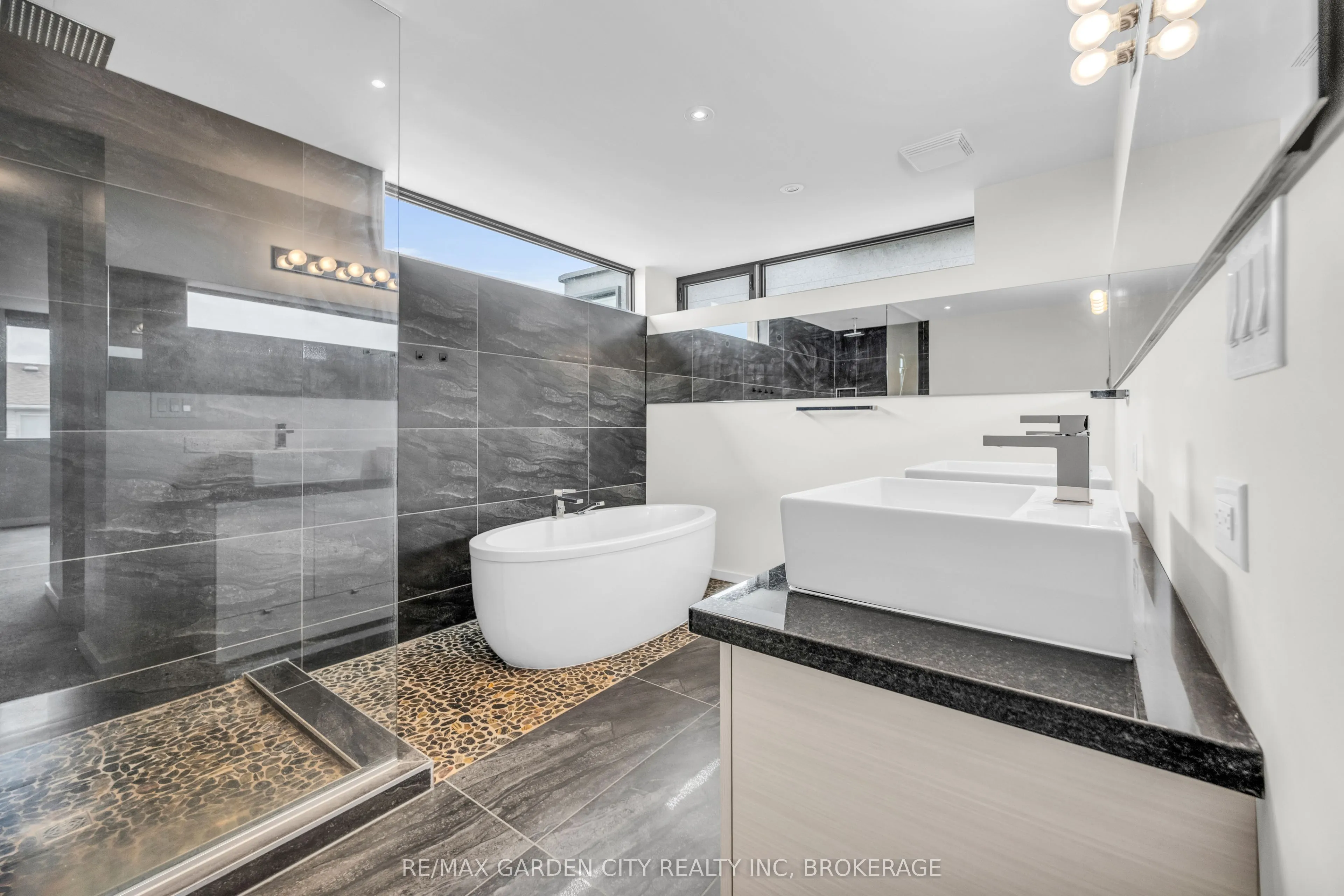 12 1/2 BEAMER Court