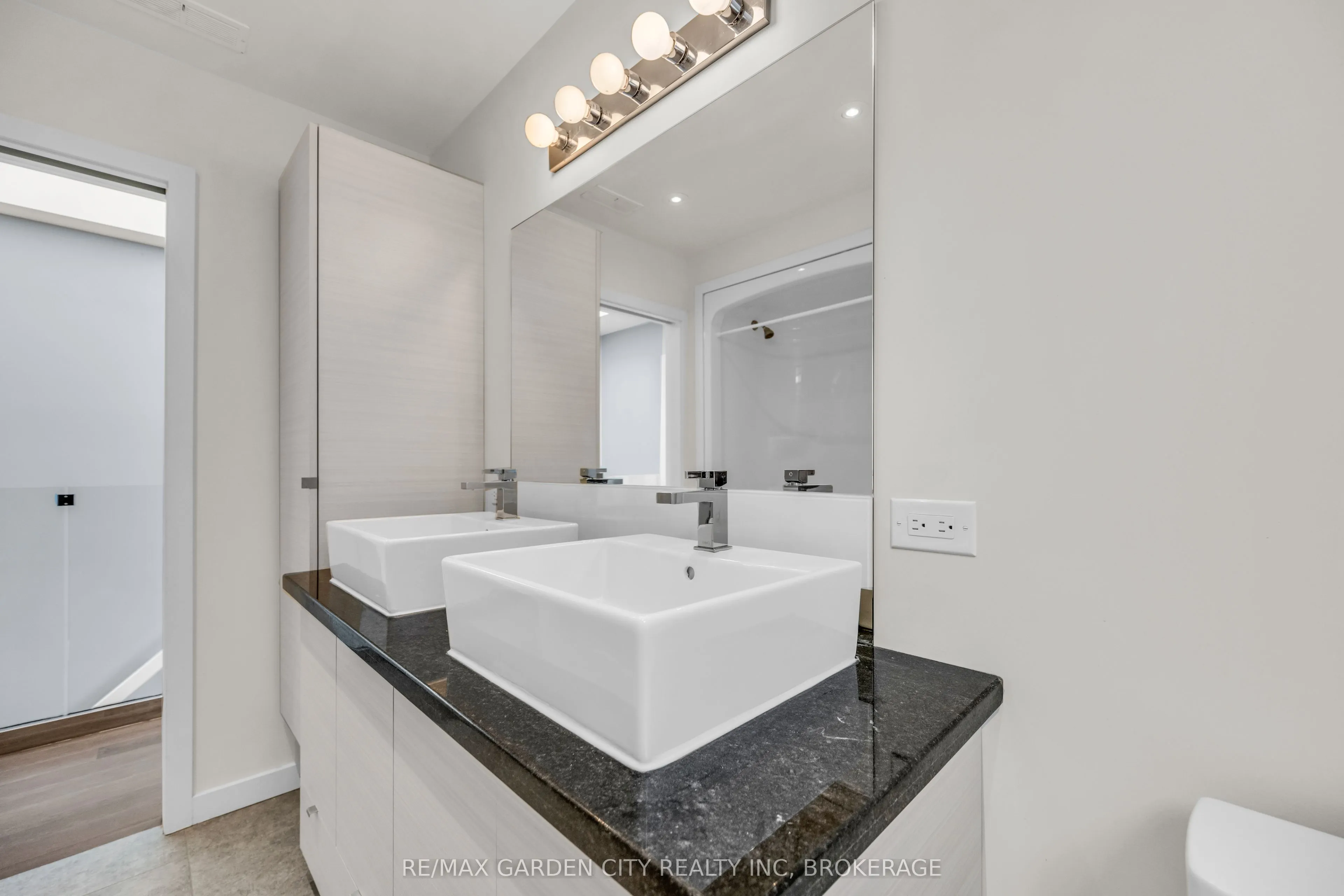 12 1/2 BEAMER Court