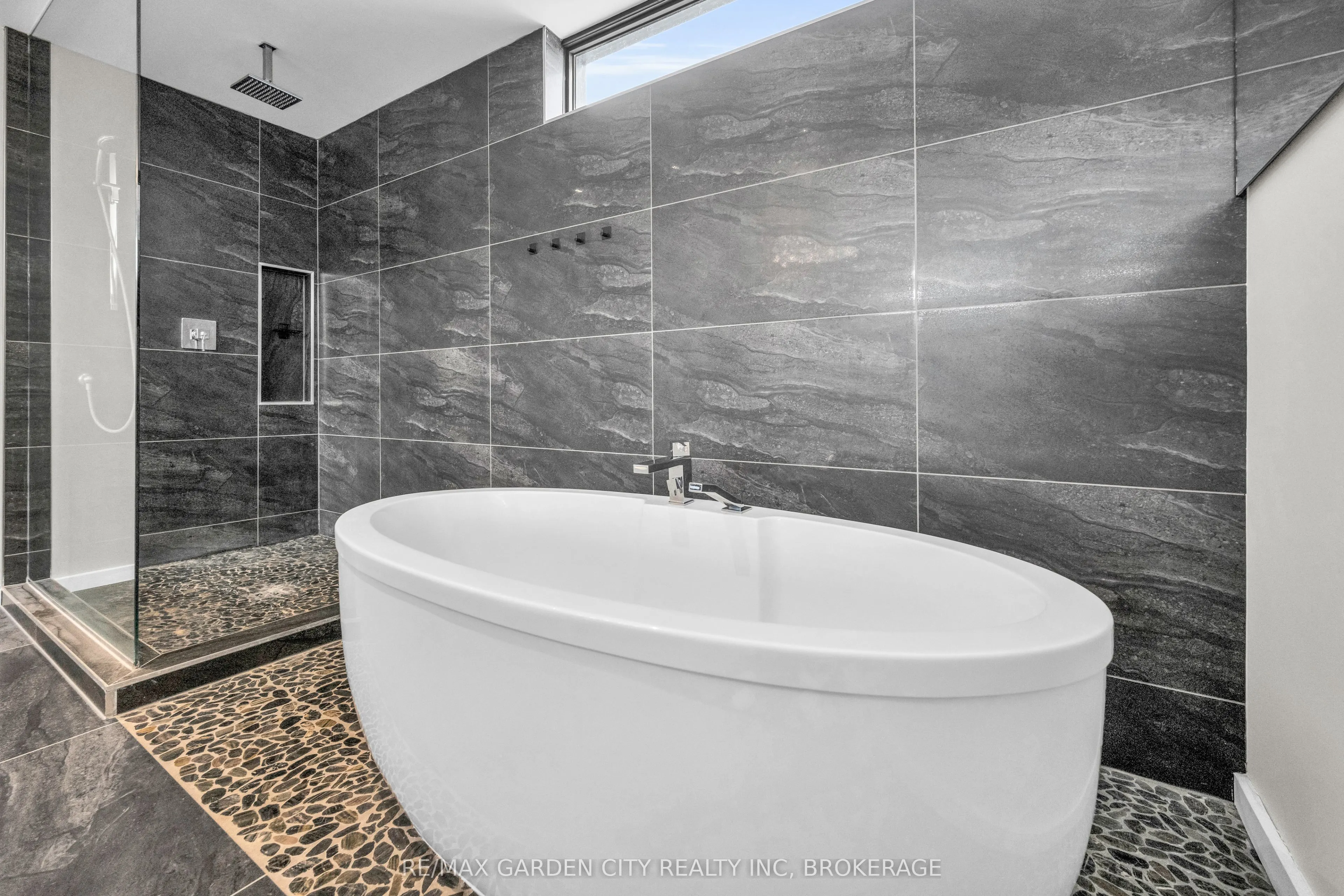 12 1/2 BEAMER Court