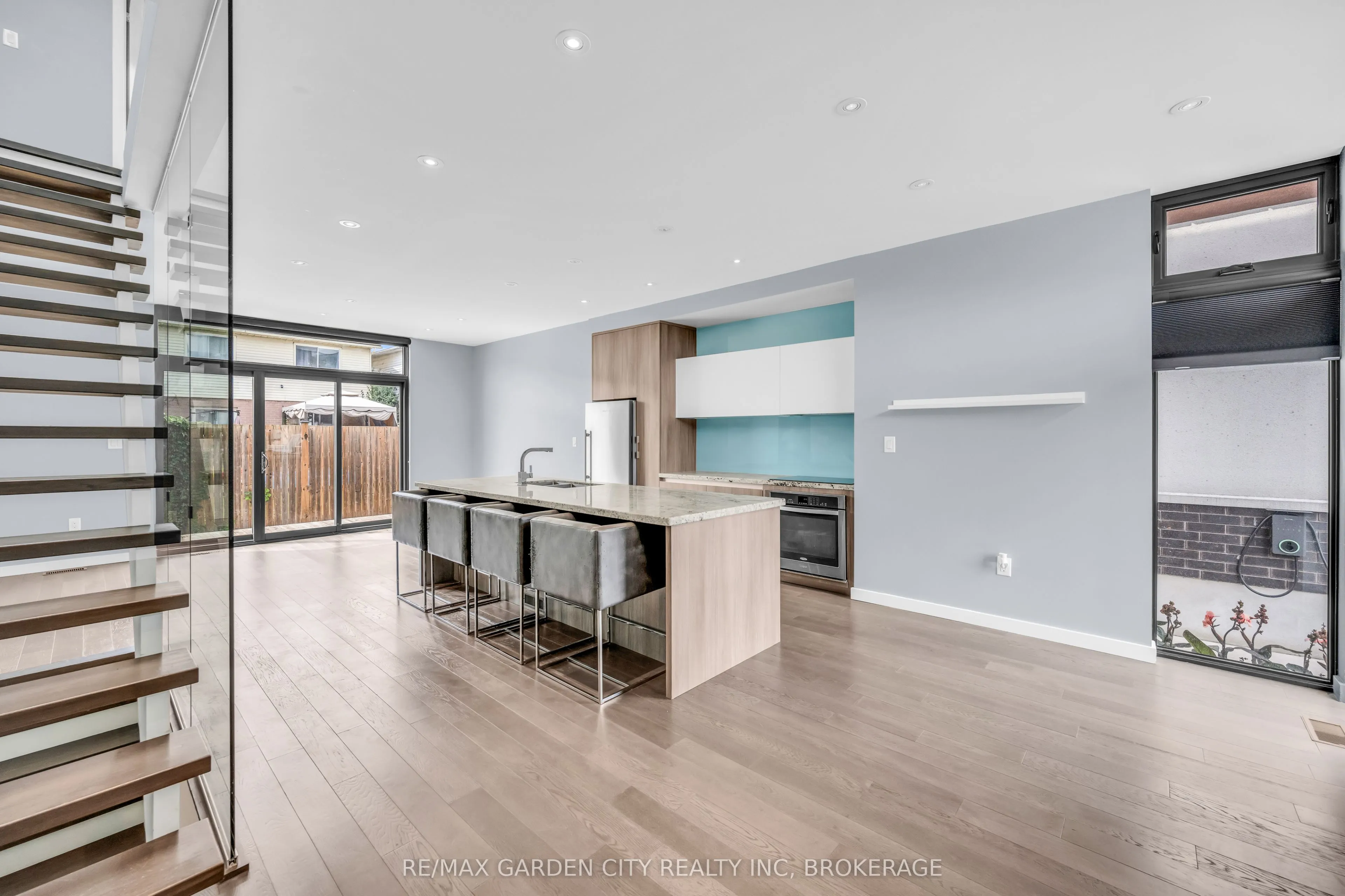 12 1/2 BEAMER Court