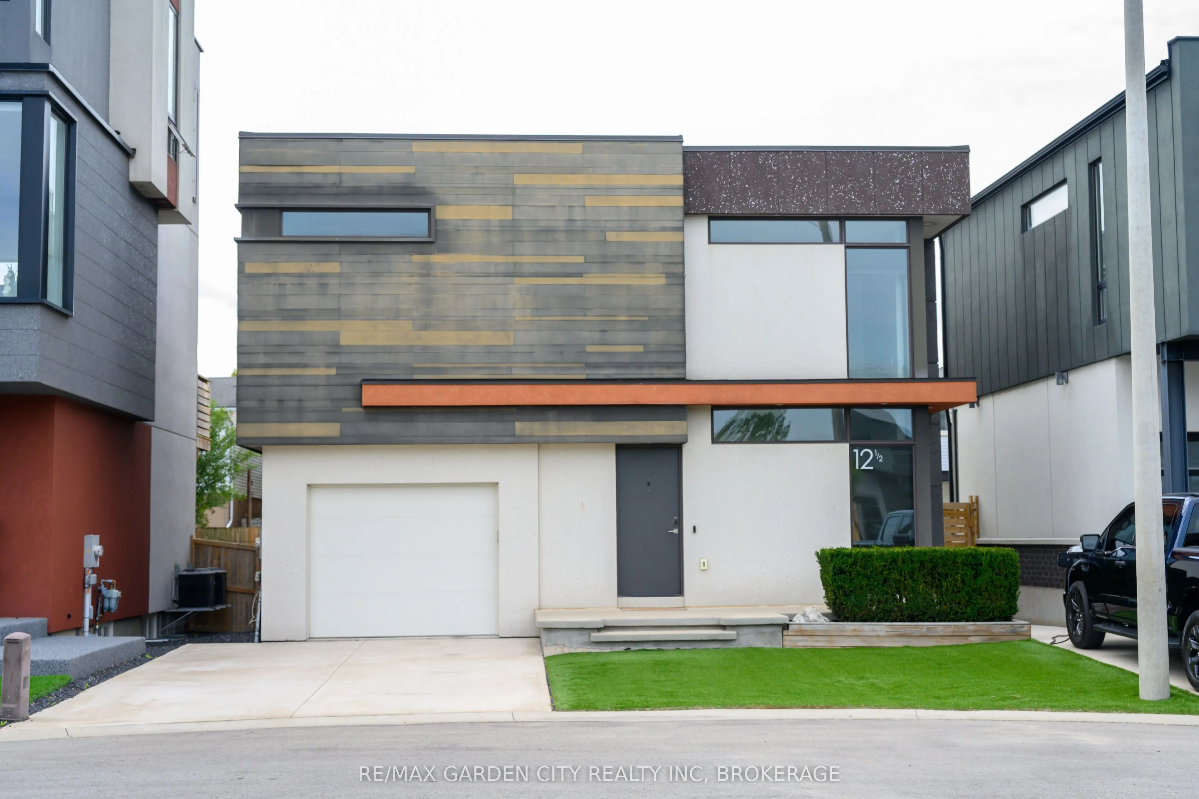 12 1/2 BEAMER Court