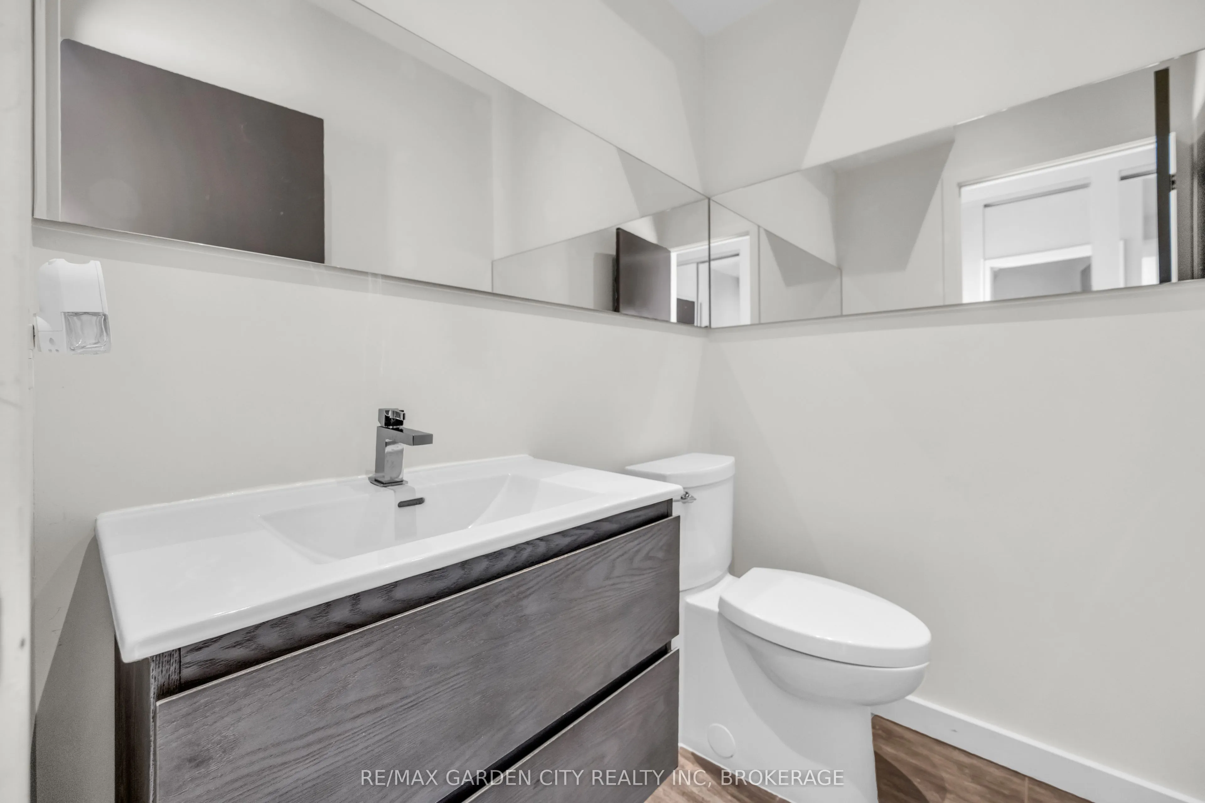 12 1/2 BEAMER Court