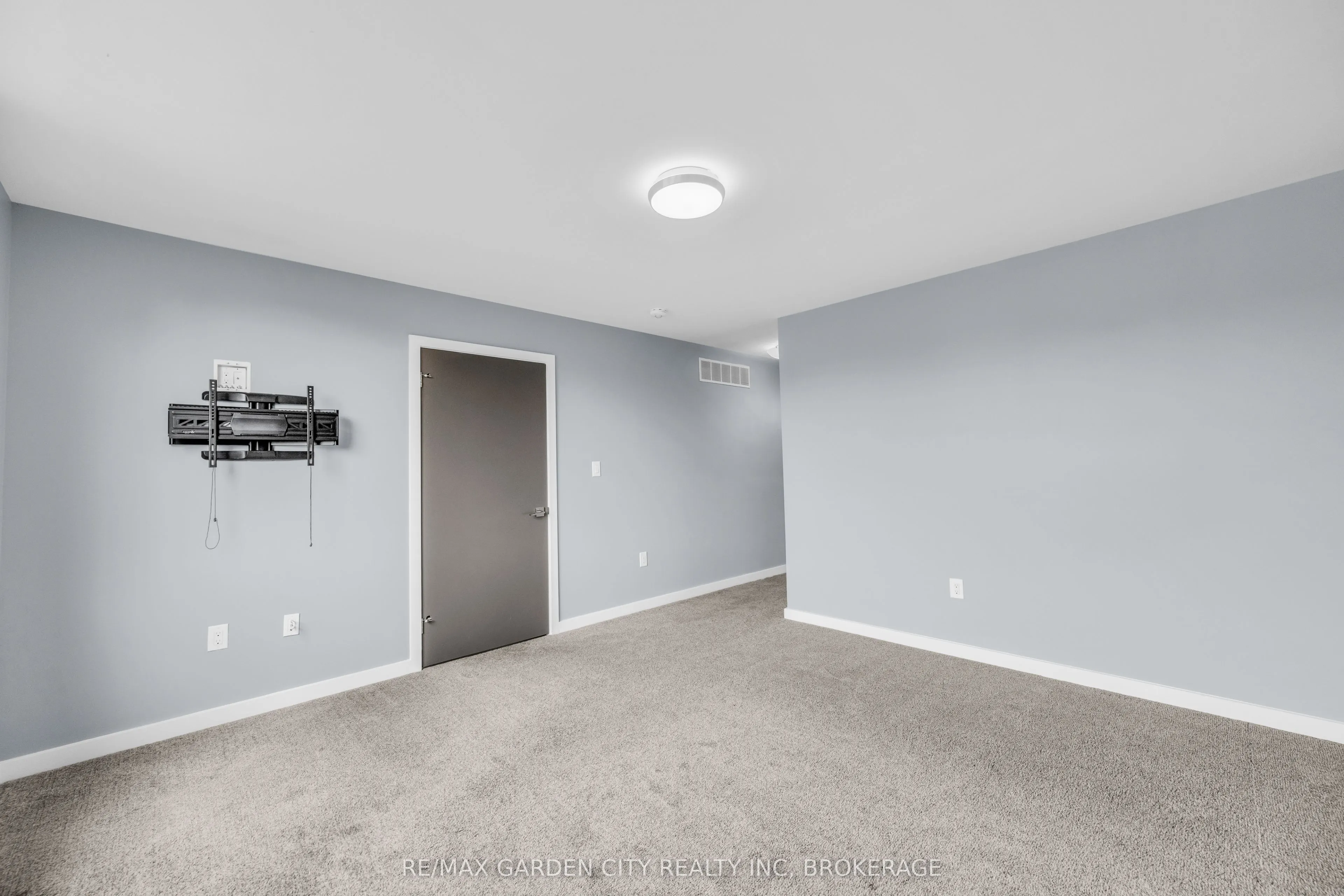 12 1/2 BEAMER Court
