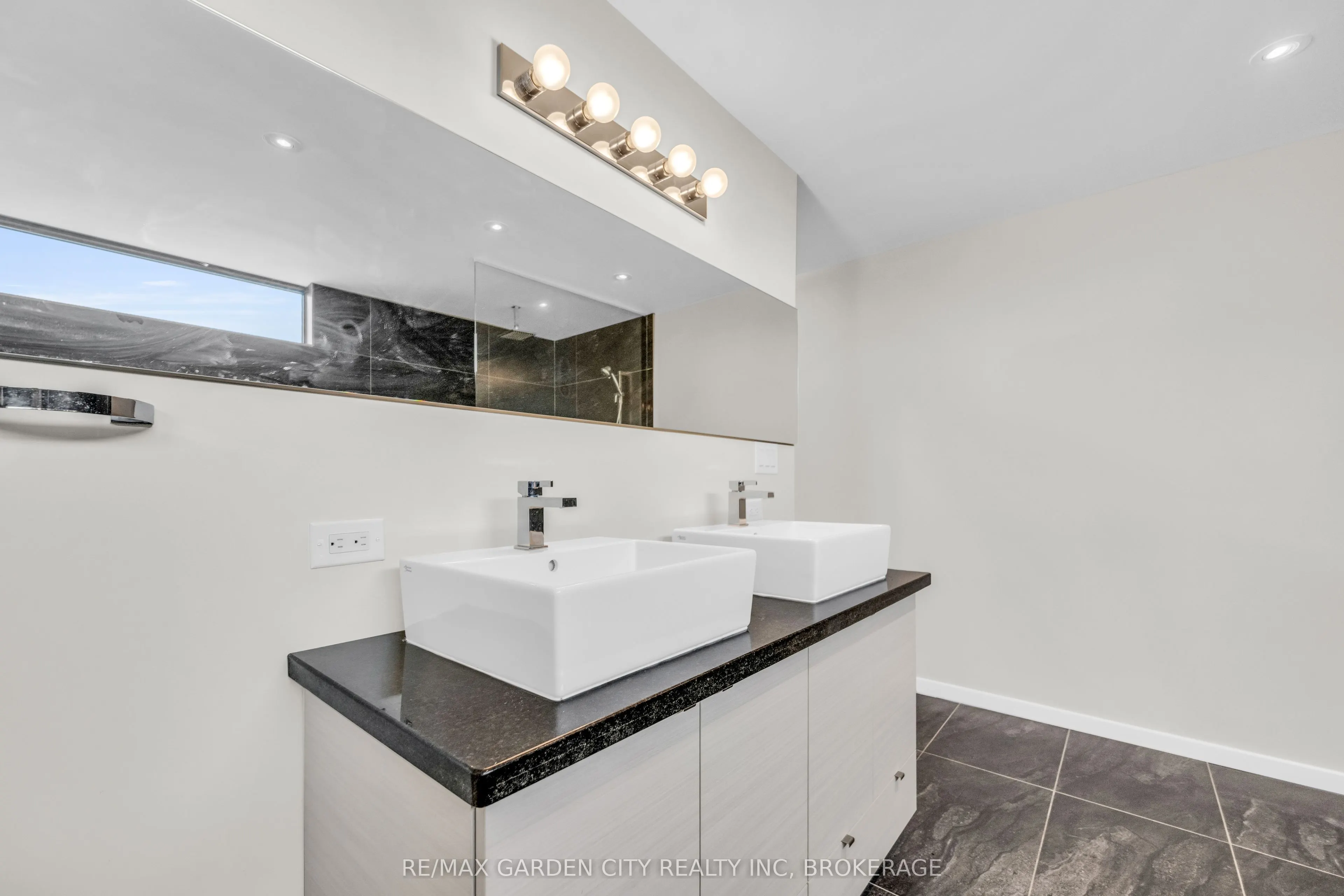 12 1/2 BEAMER Court