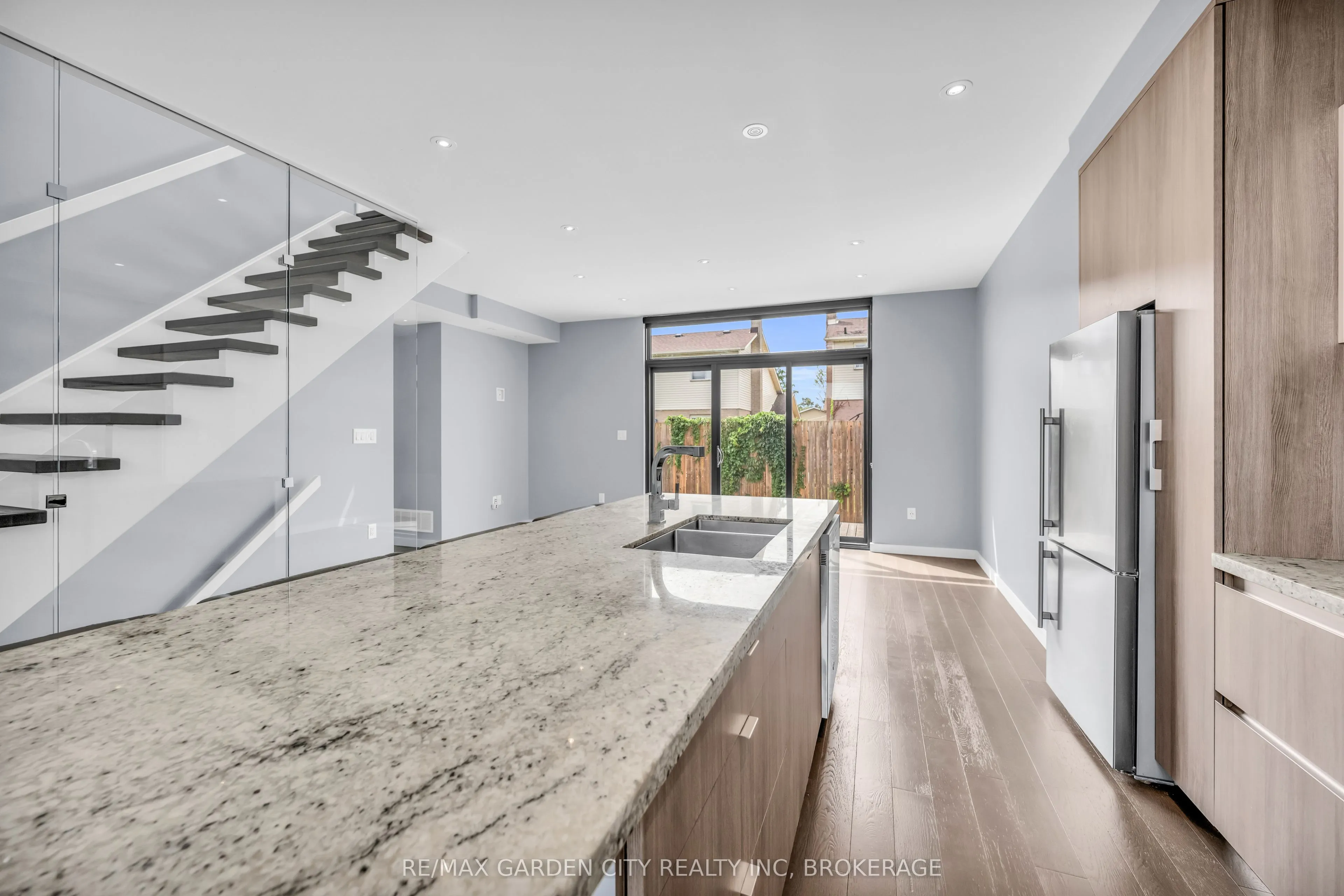 12 1/2 BEAMER Court