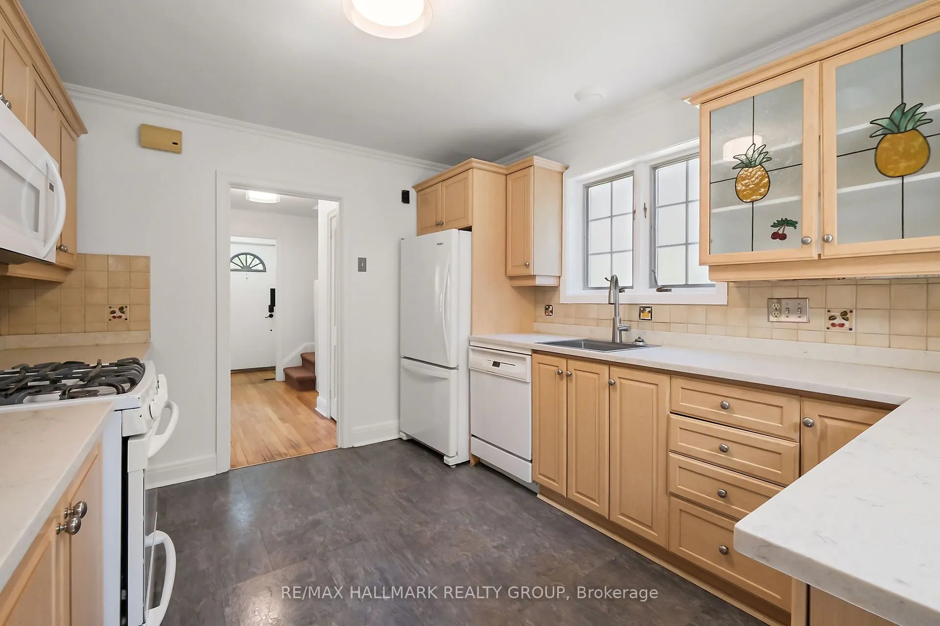 82 Laurentian Place
