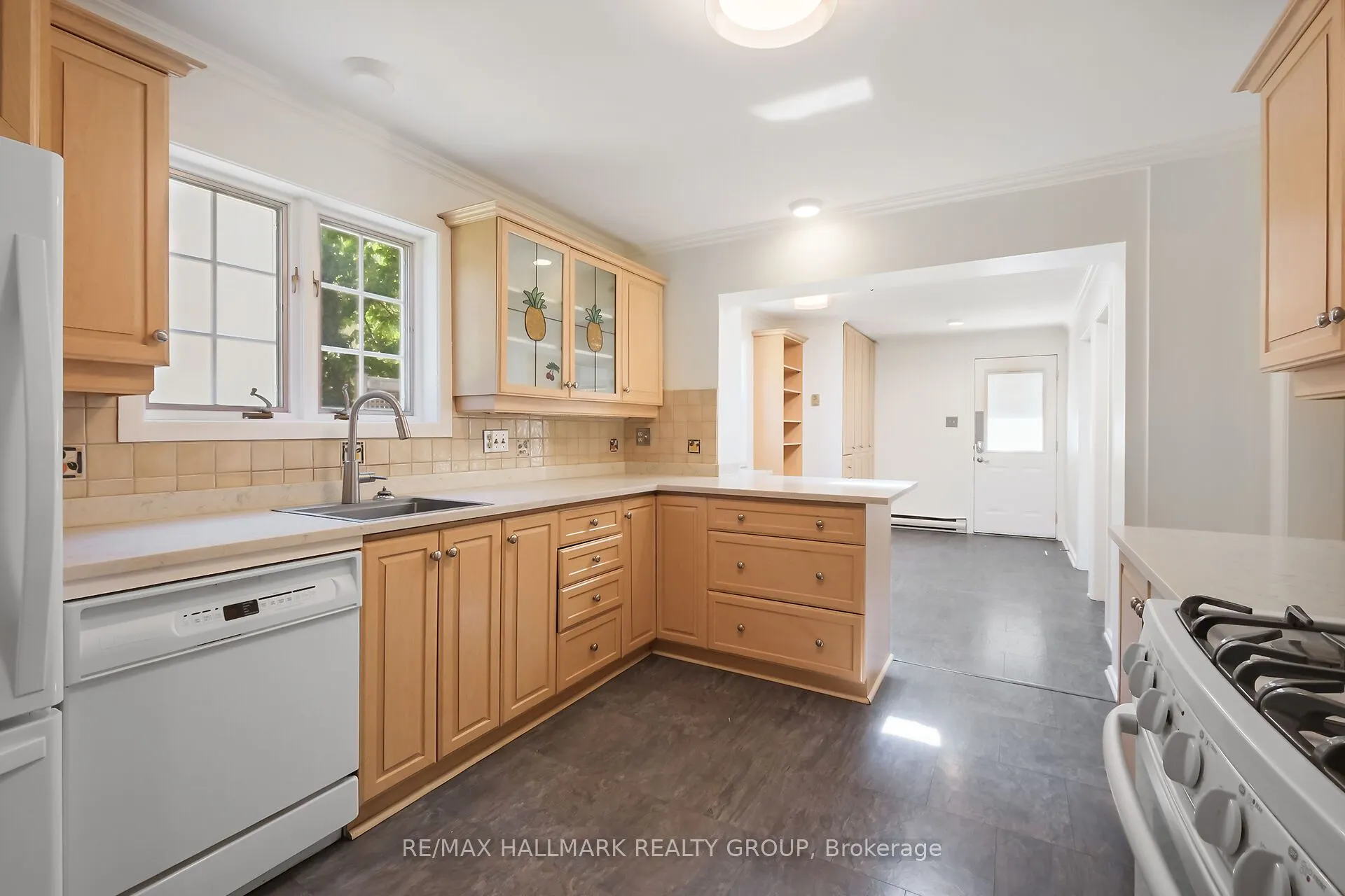 82 Laurentian Place