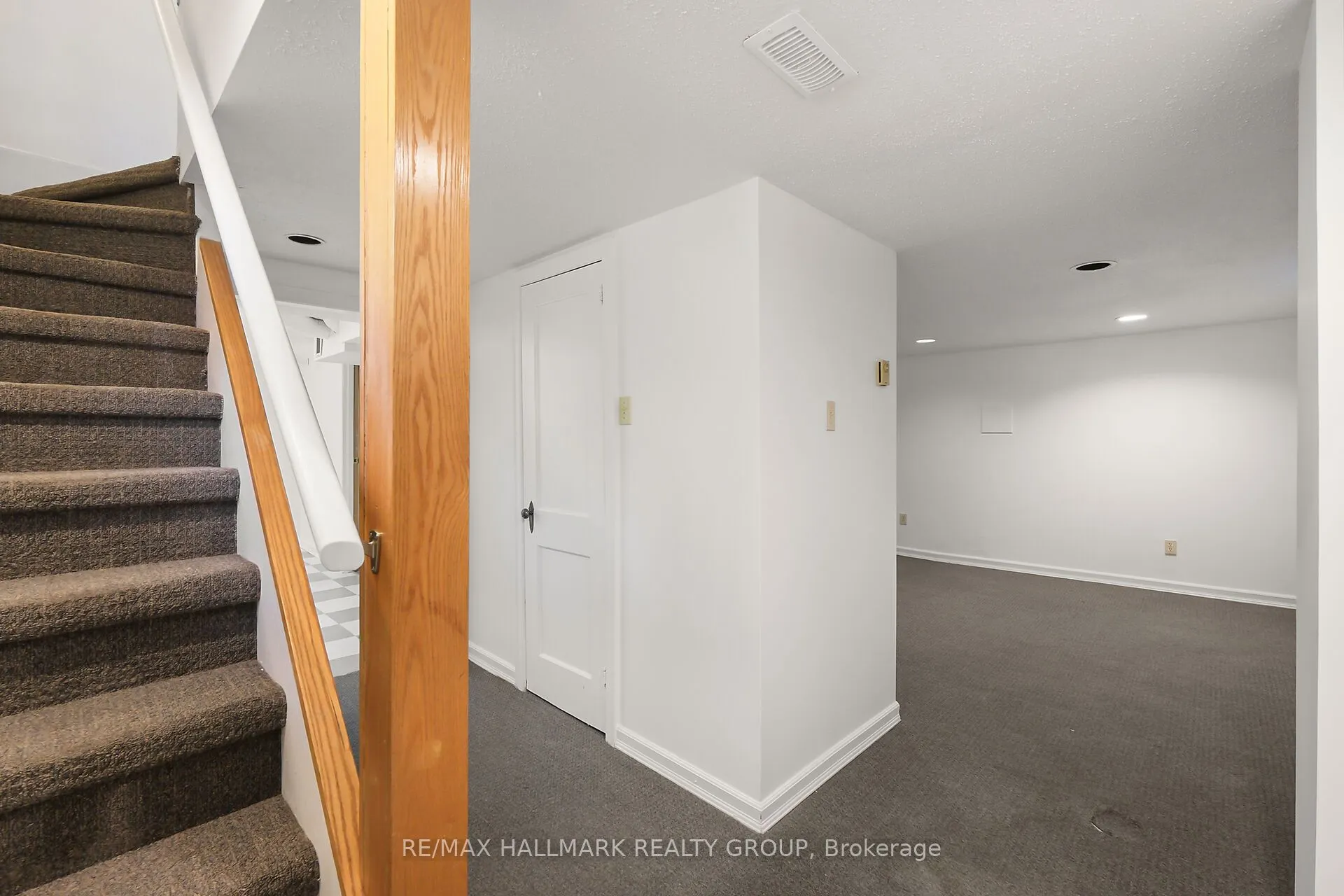 82 Laurentian Place