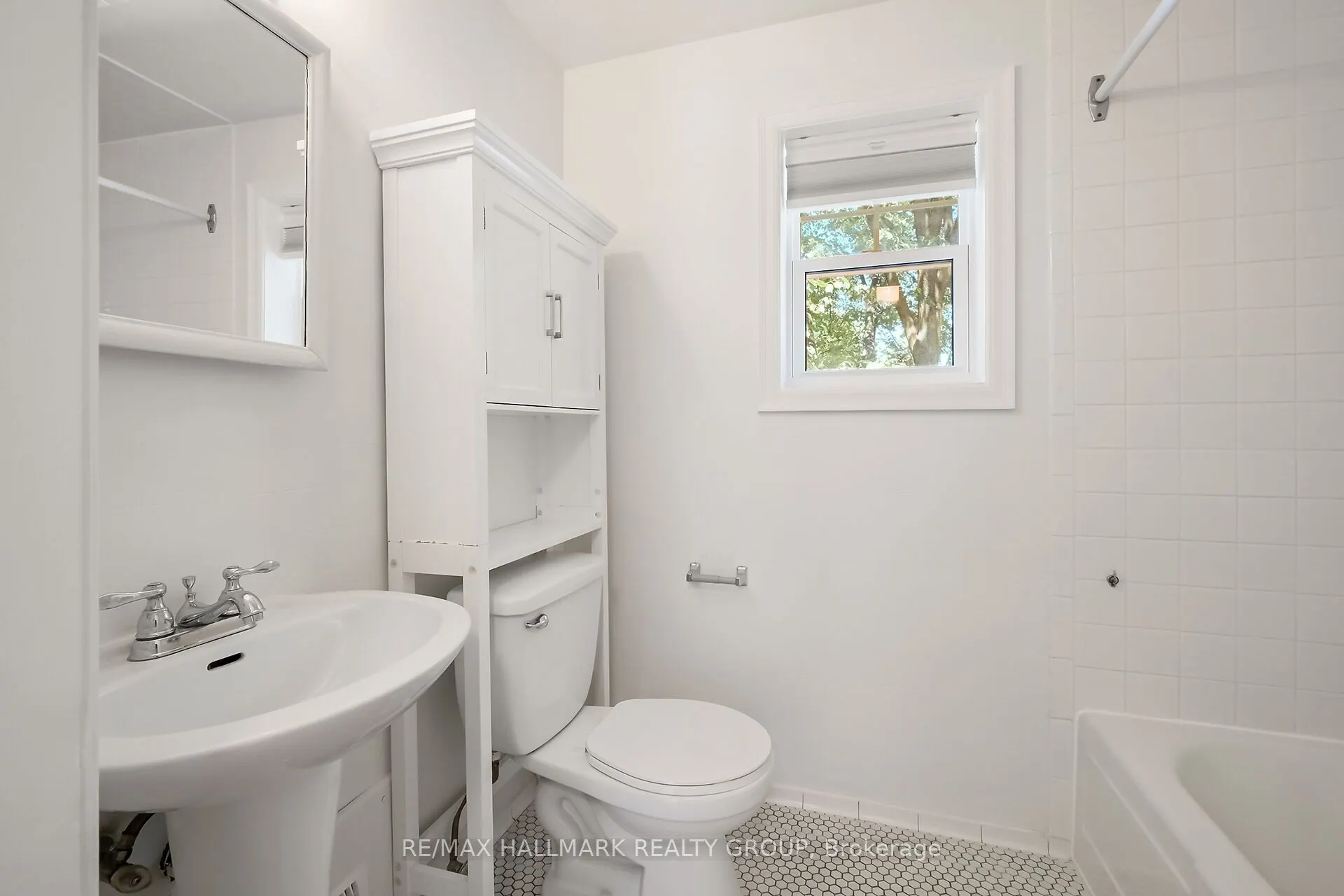 82 Laurentian Place