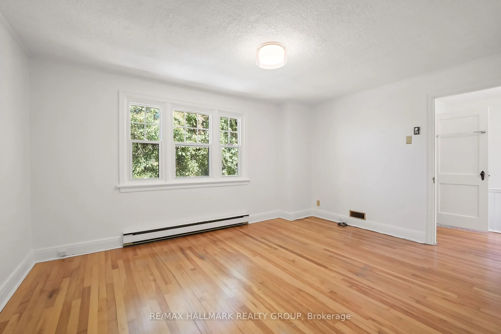 82 Laurentian Place