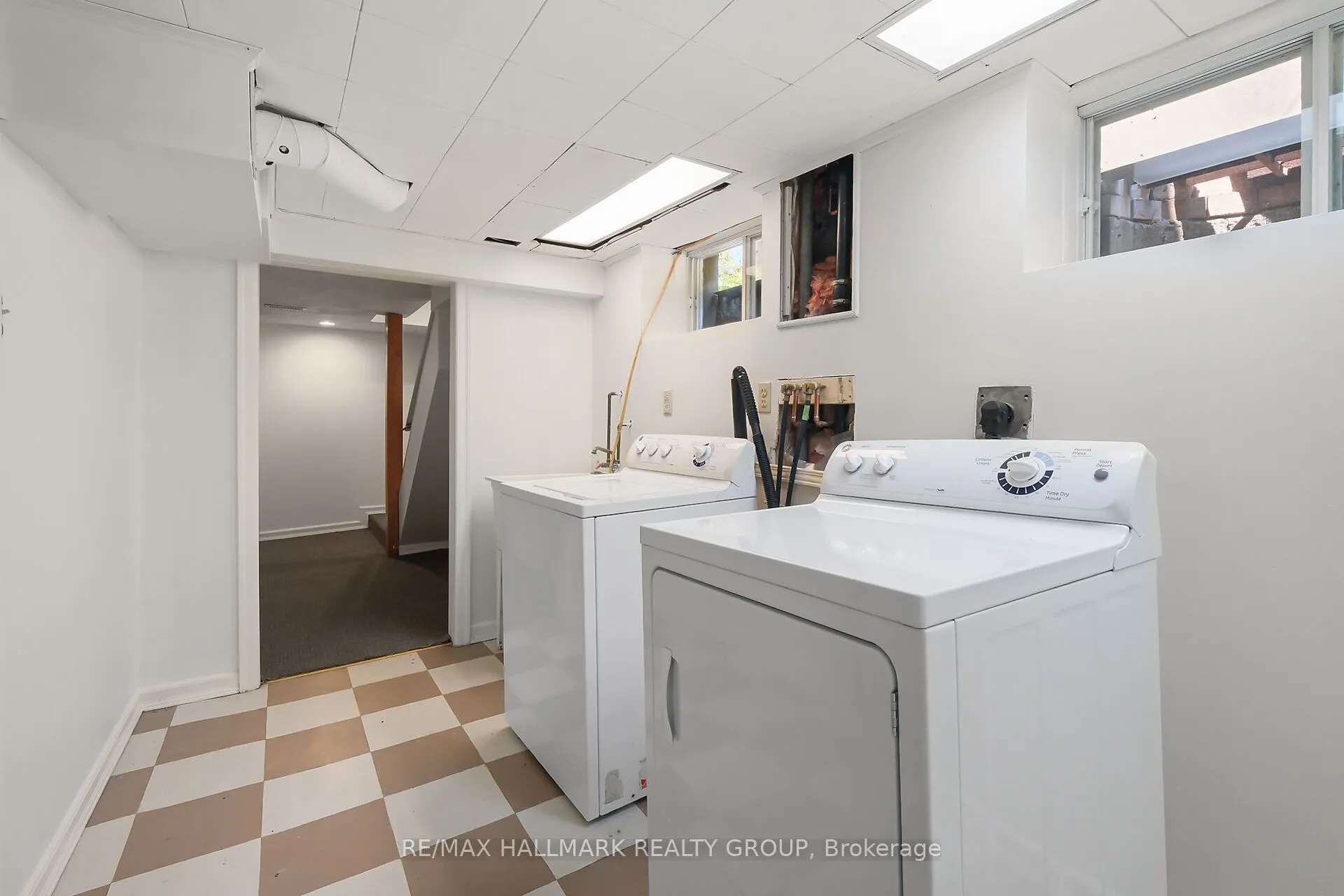 82 Laurentian Place