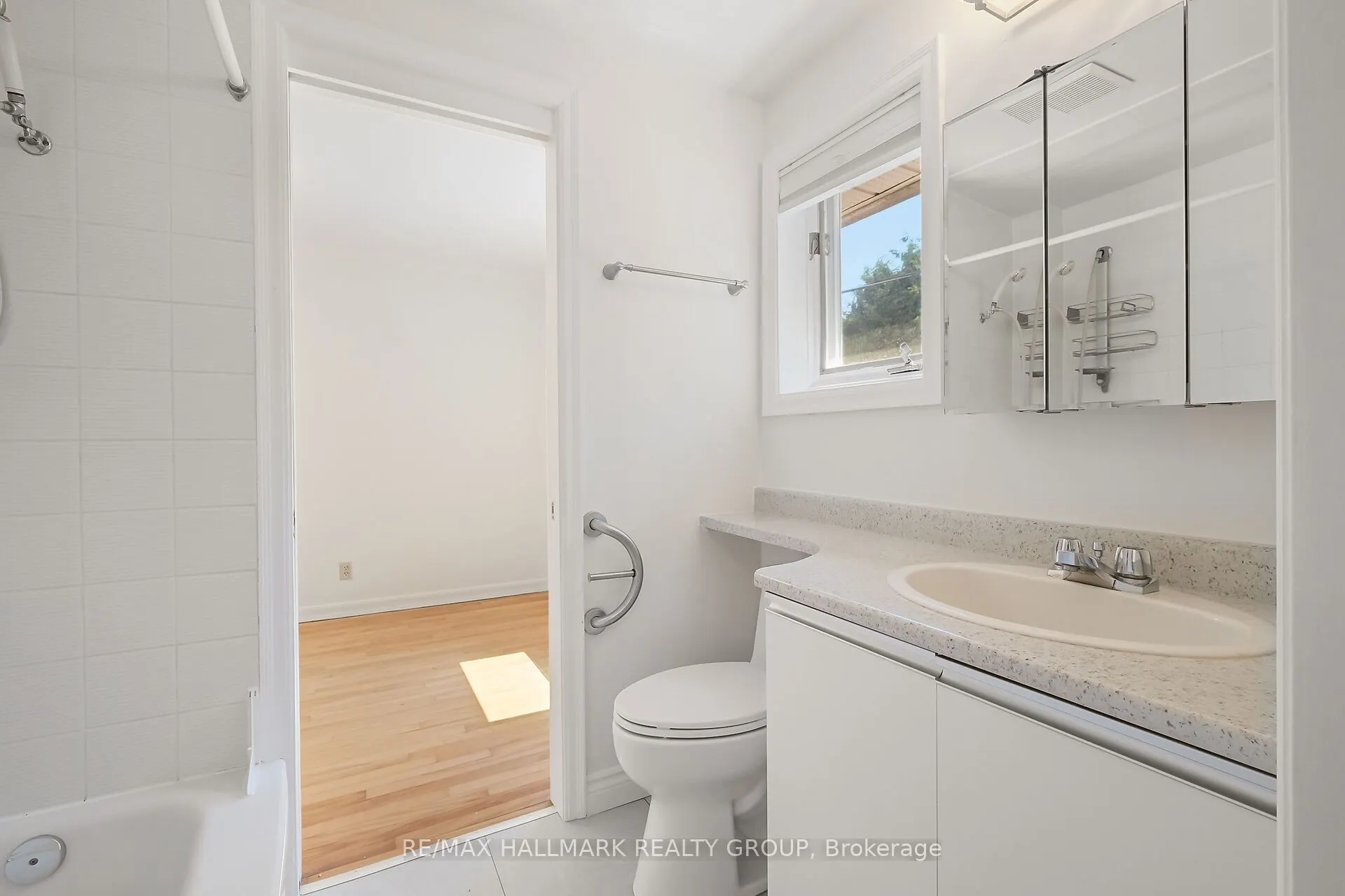 82 Laurentian Place