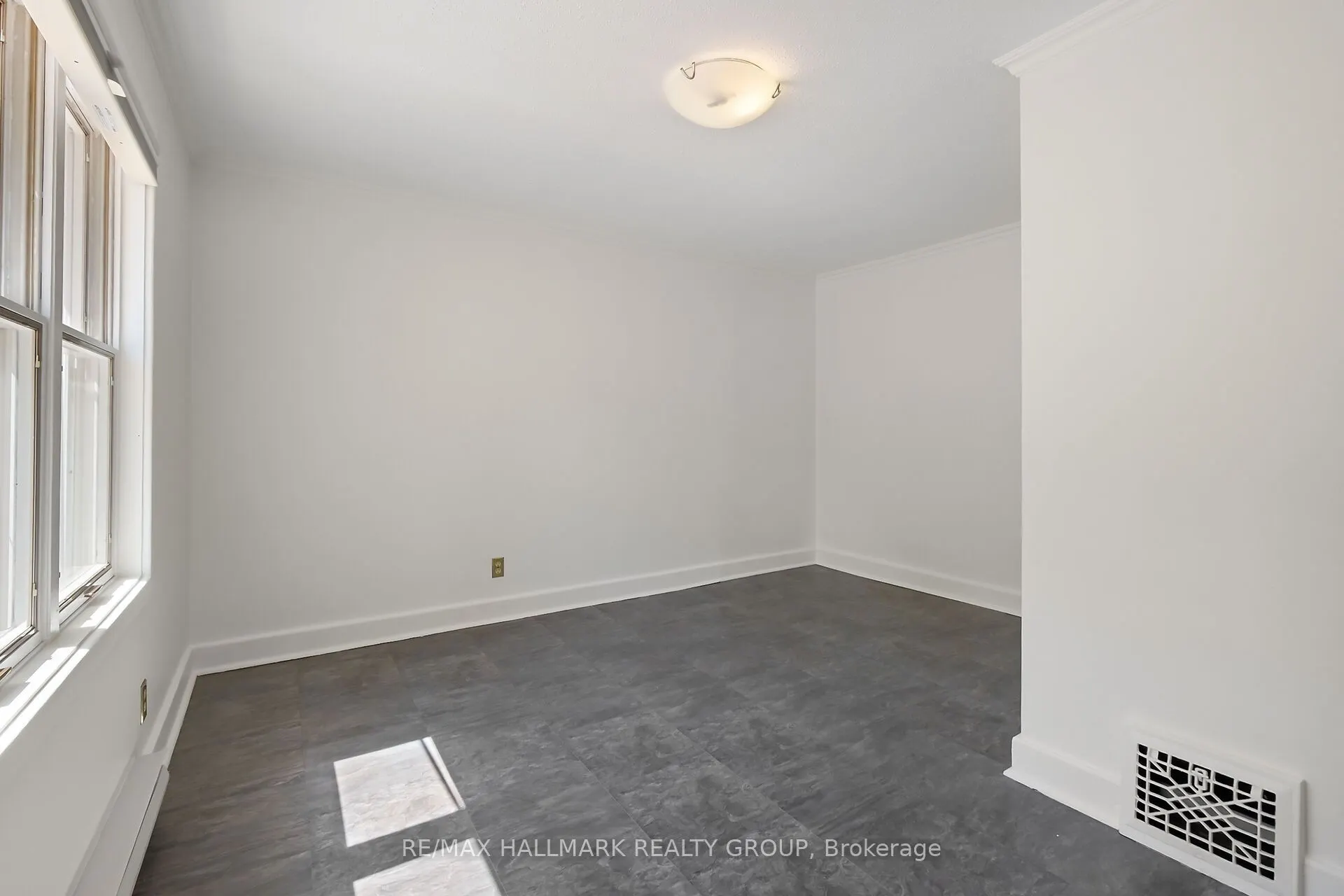 82 Laurentian Place