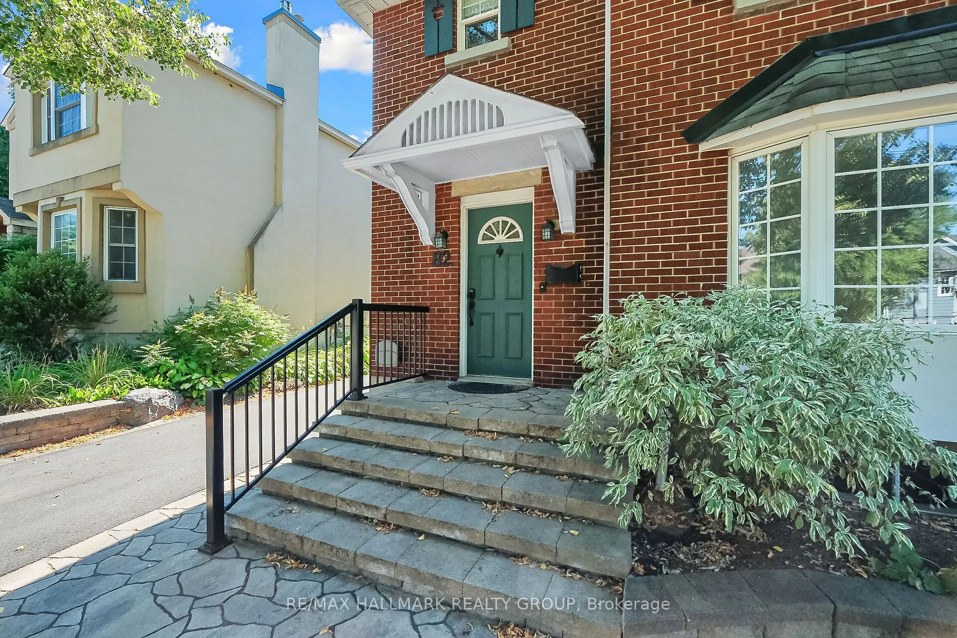 82 Laurentian Place