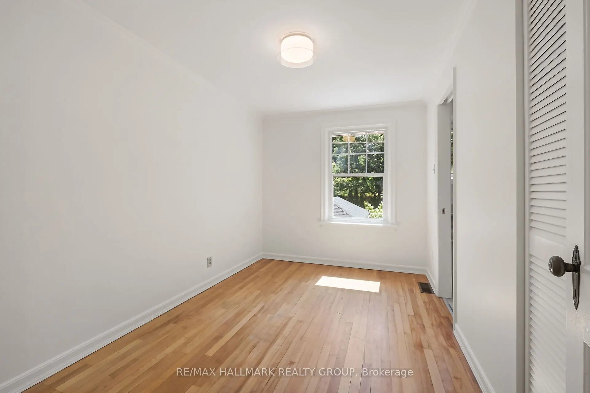 82 Laurentian Place