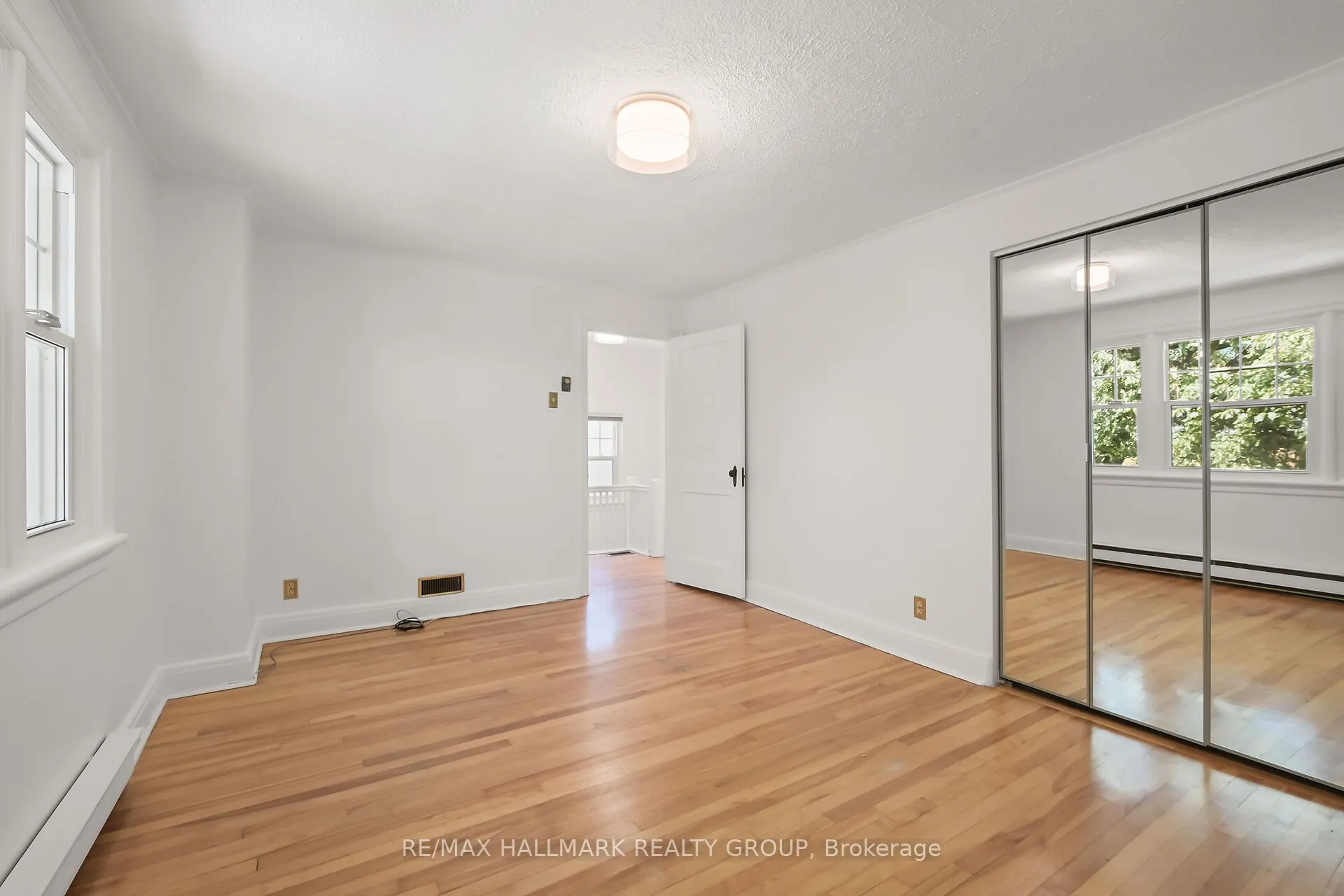 82 Laurentian Place