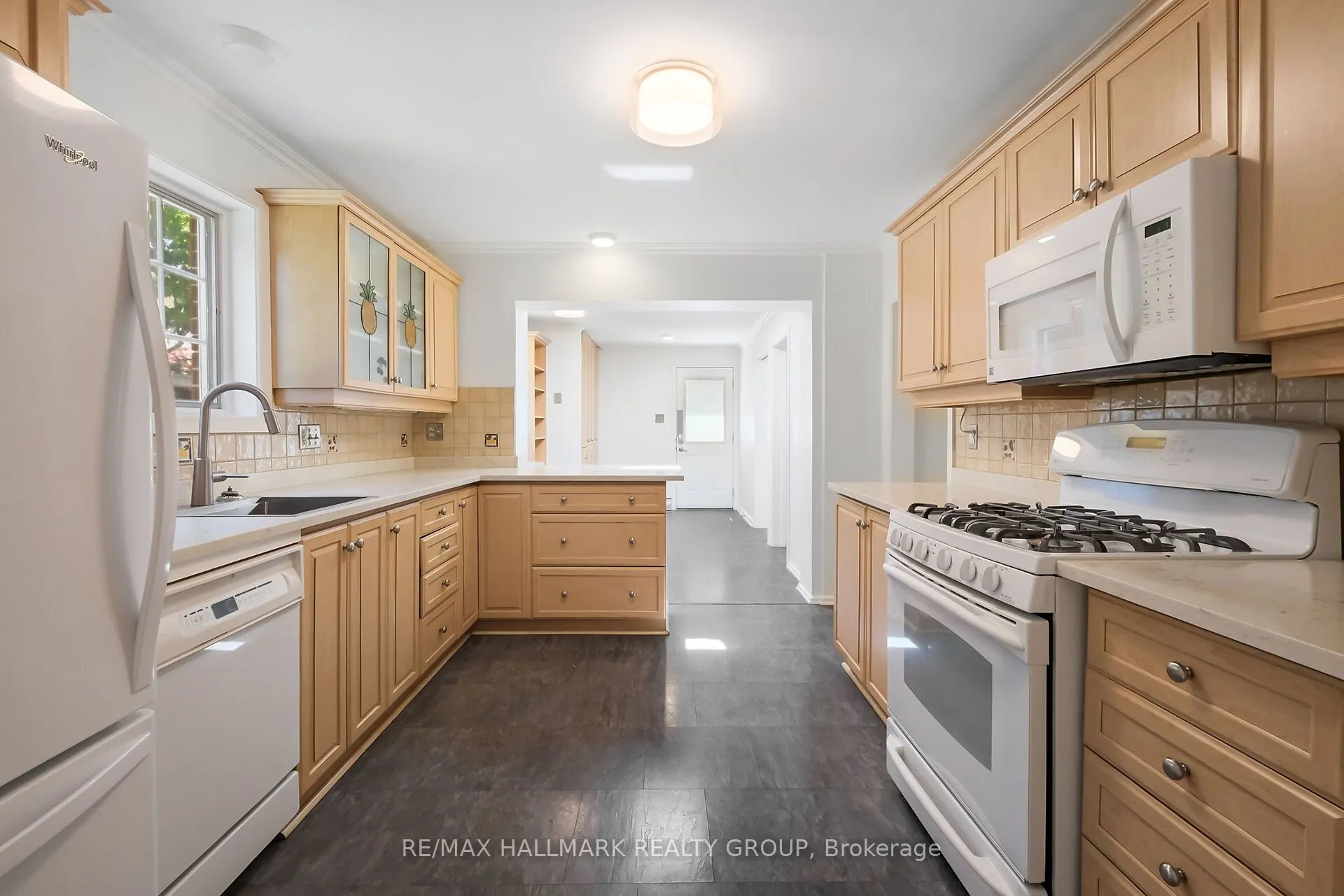 82 Laurentian Place