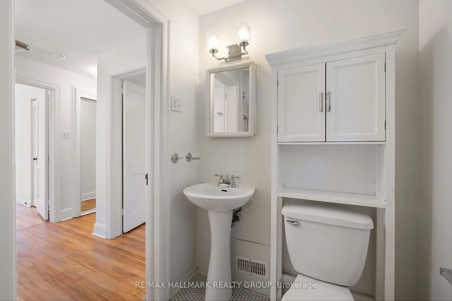 82 Laurentian Place