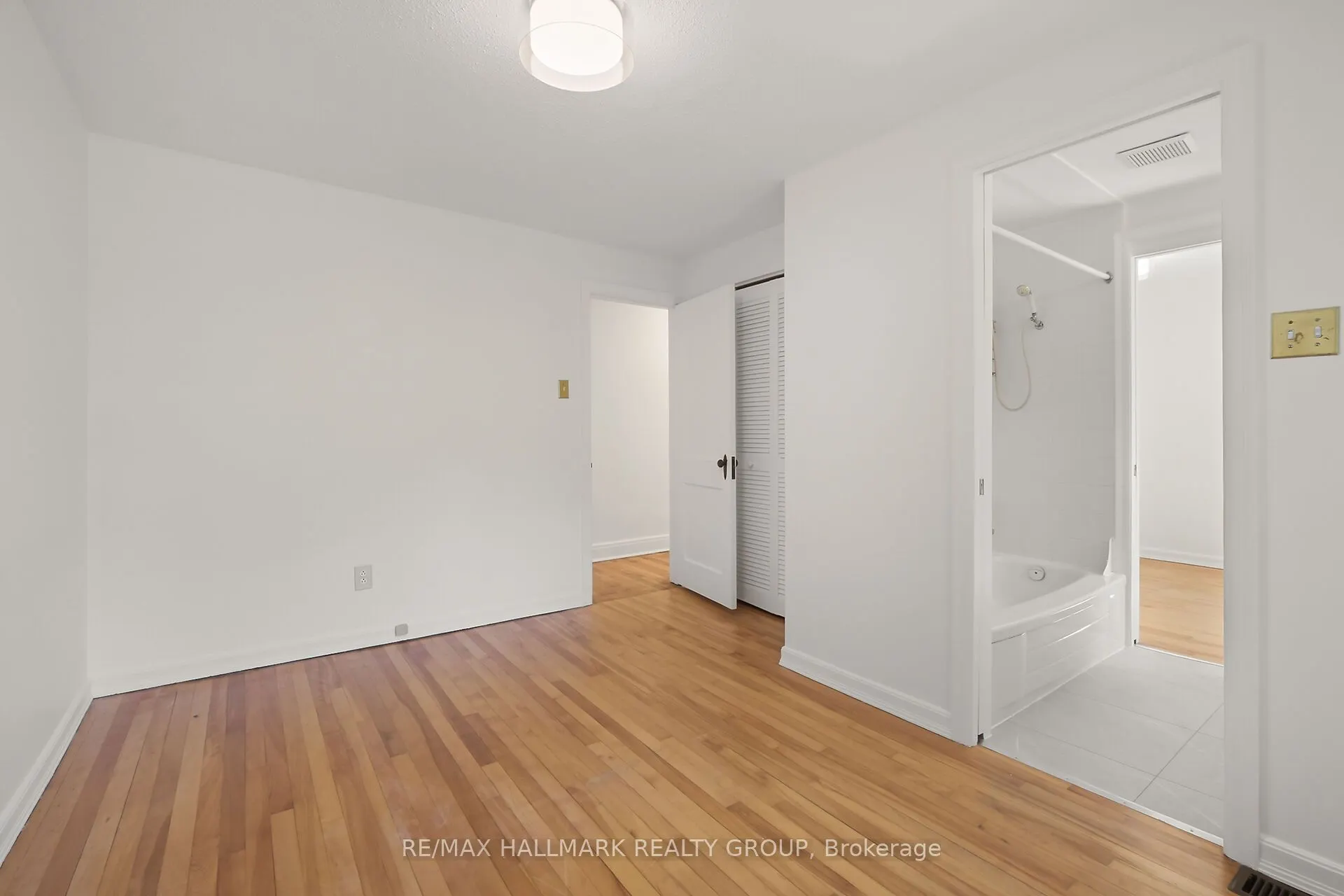82 Laurentian Place