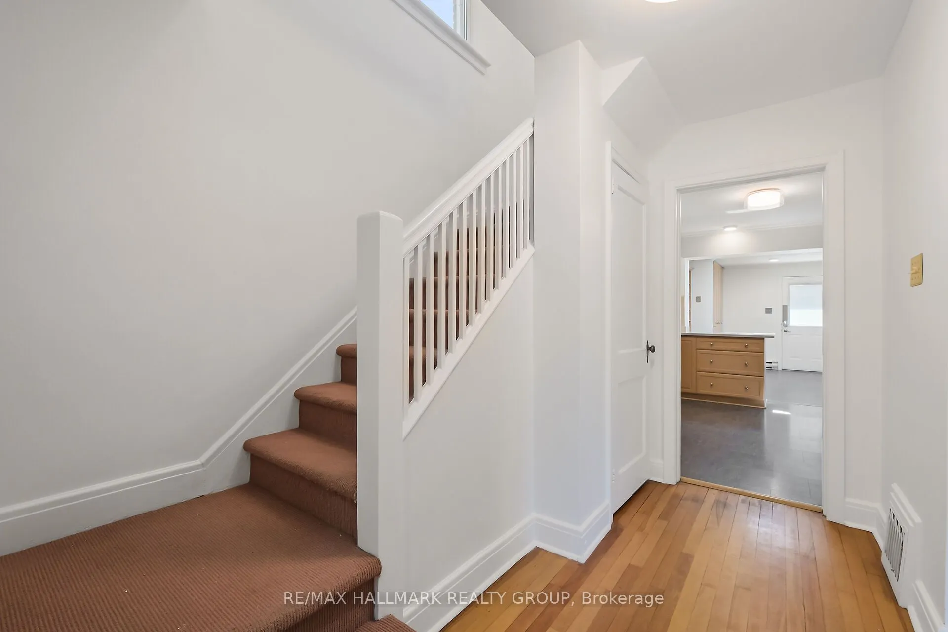 82 Laurentian Place