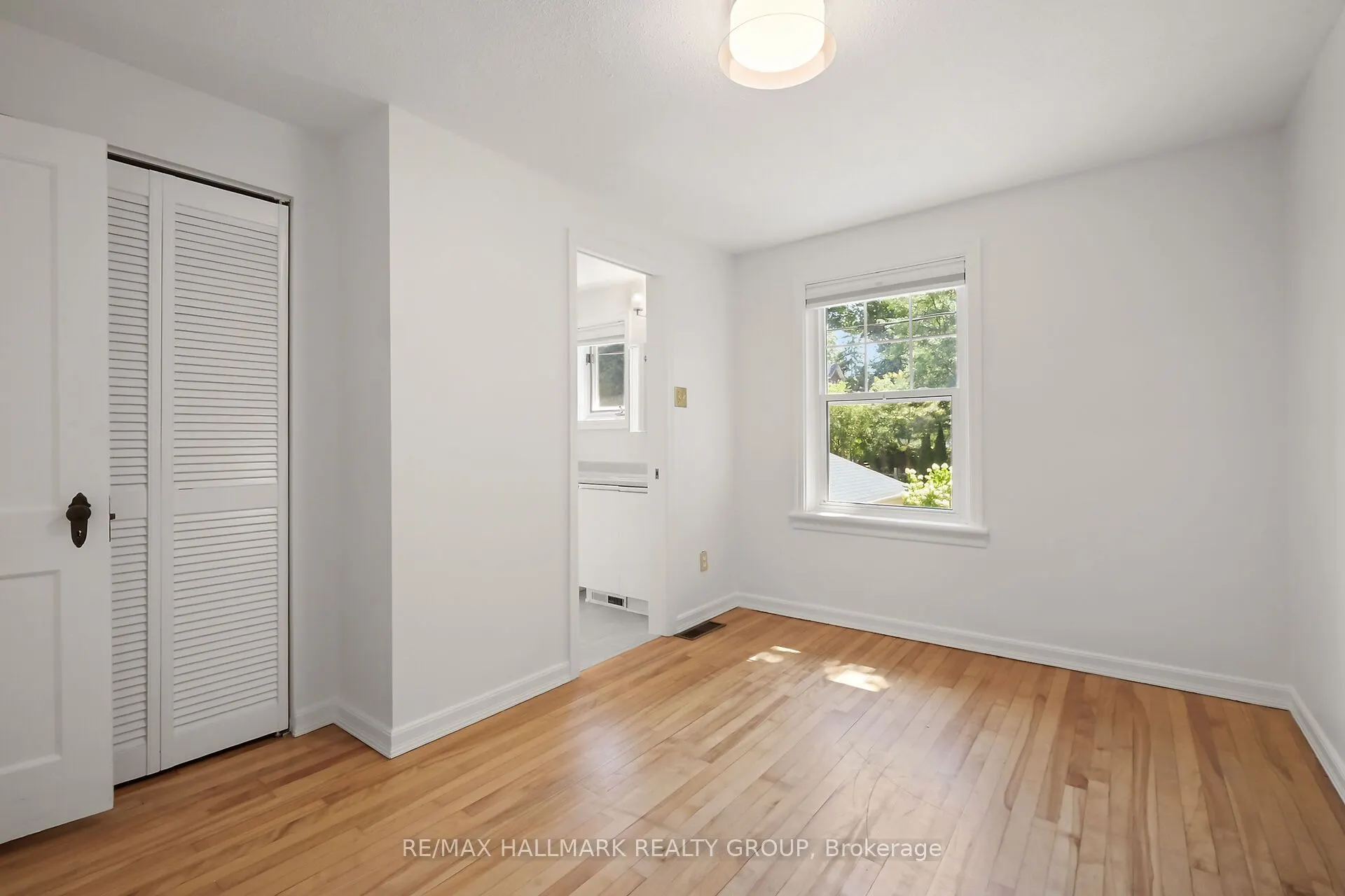 82 Laurentian Place