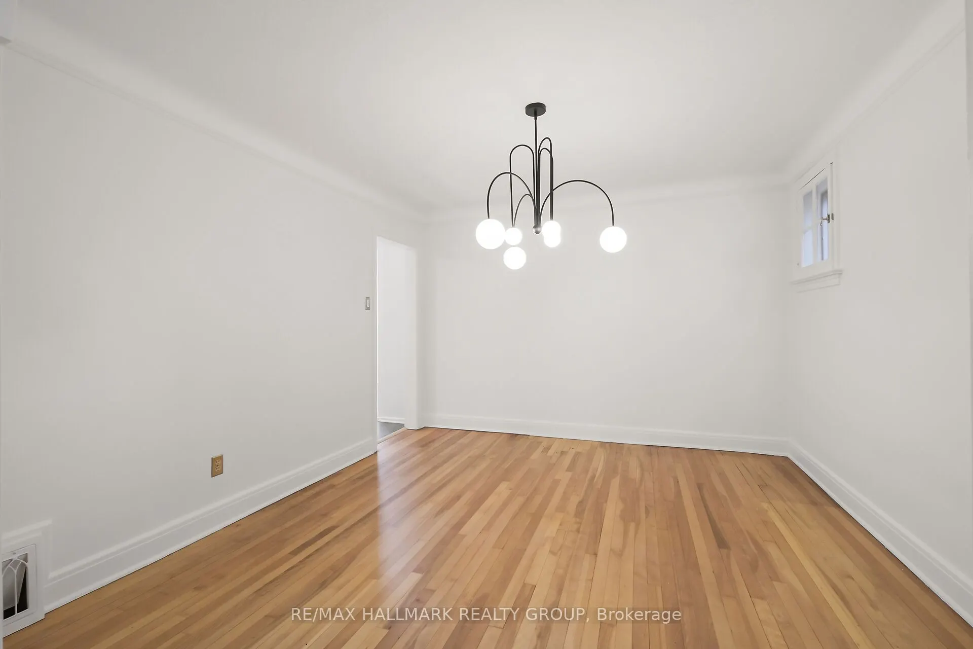 82 Laurentian Place