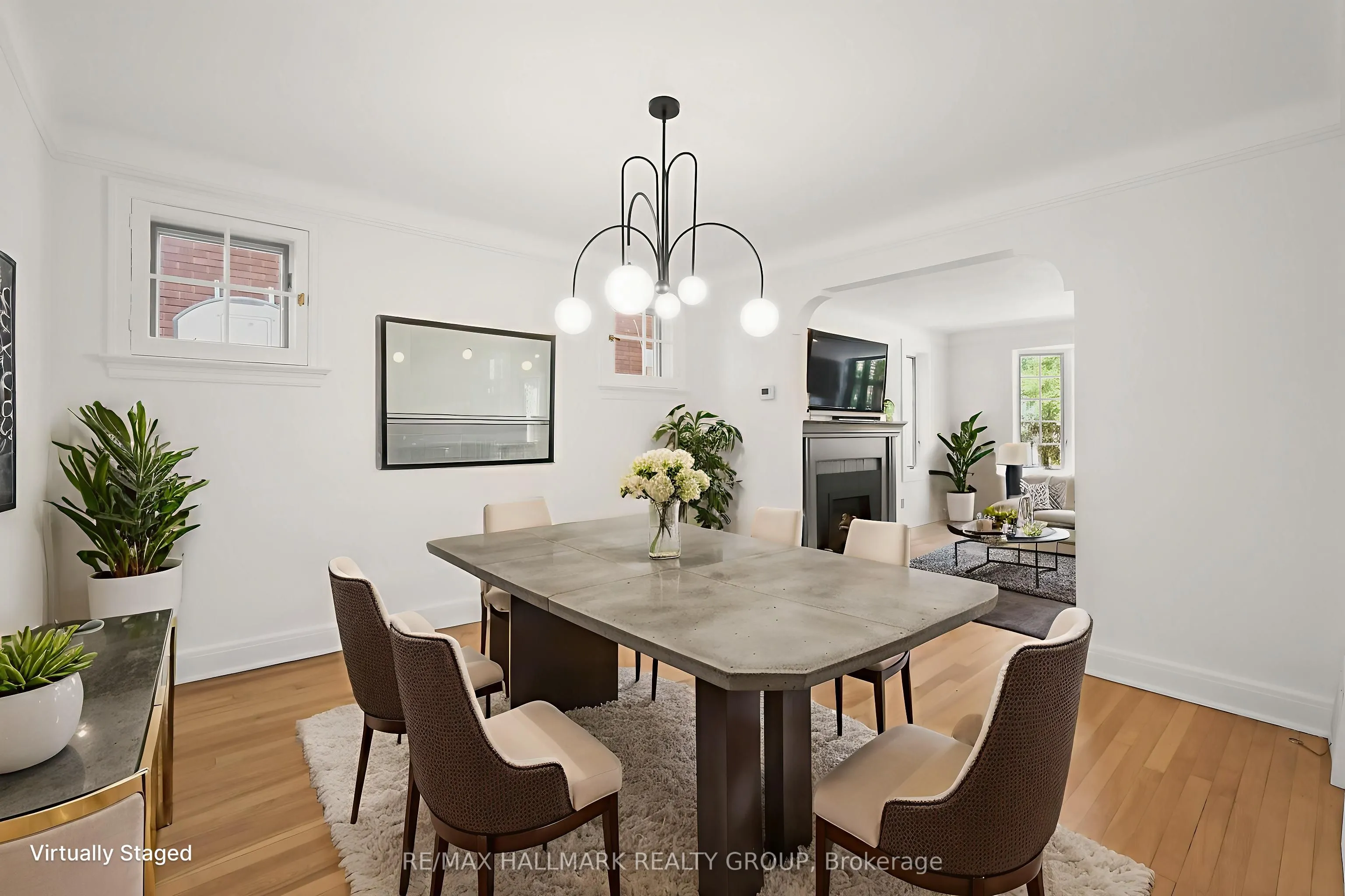 82 Laurentian Place