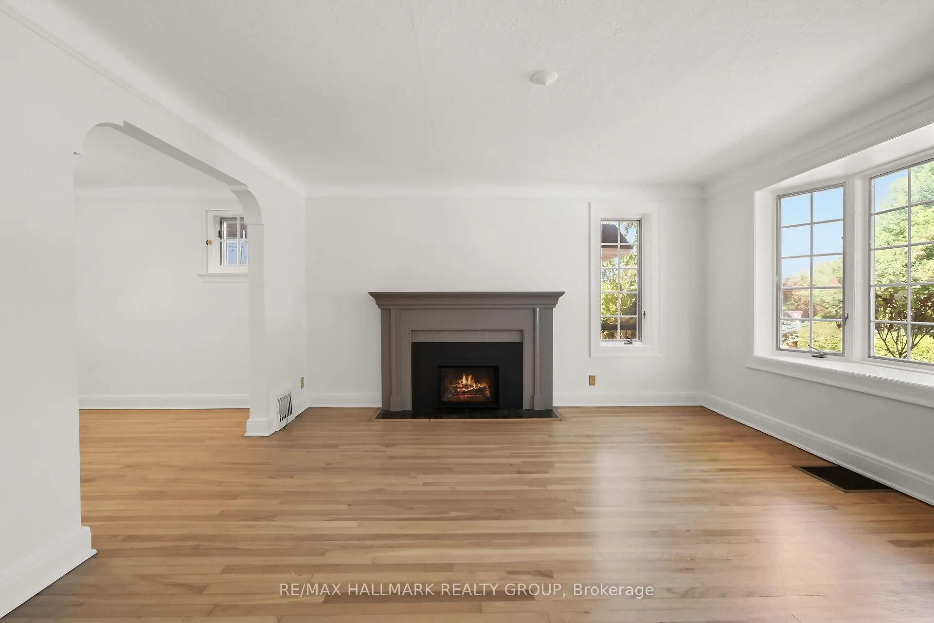 82 Laurentian Place